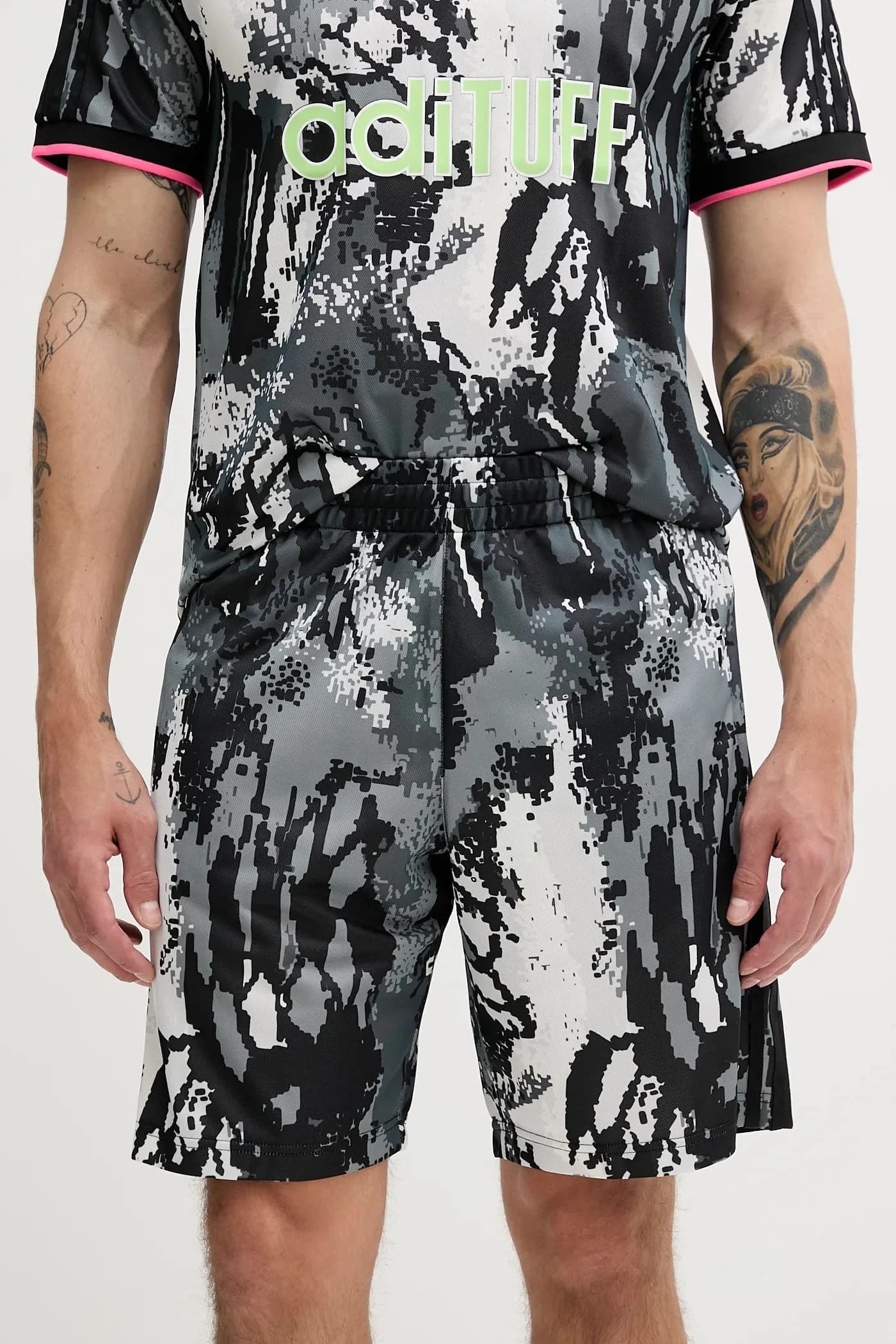 Архивкороткие шорты