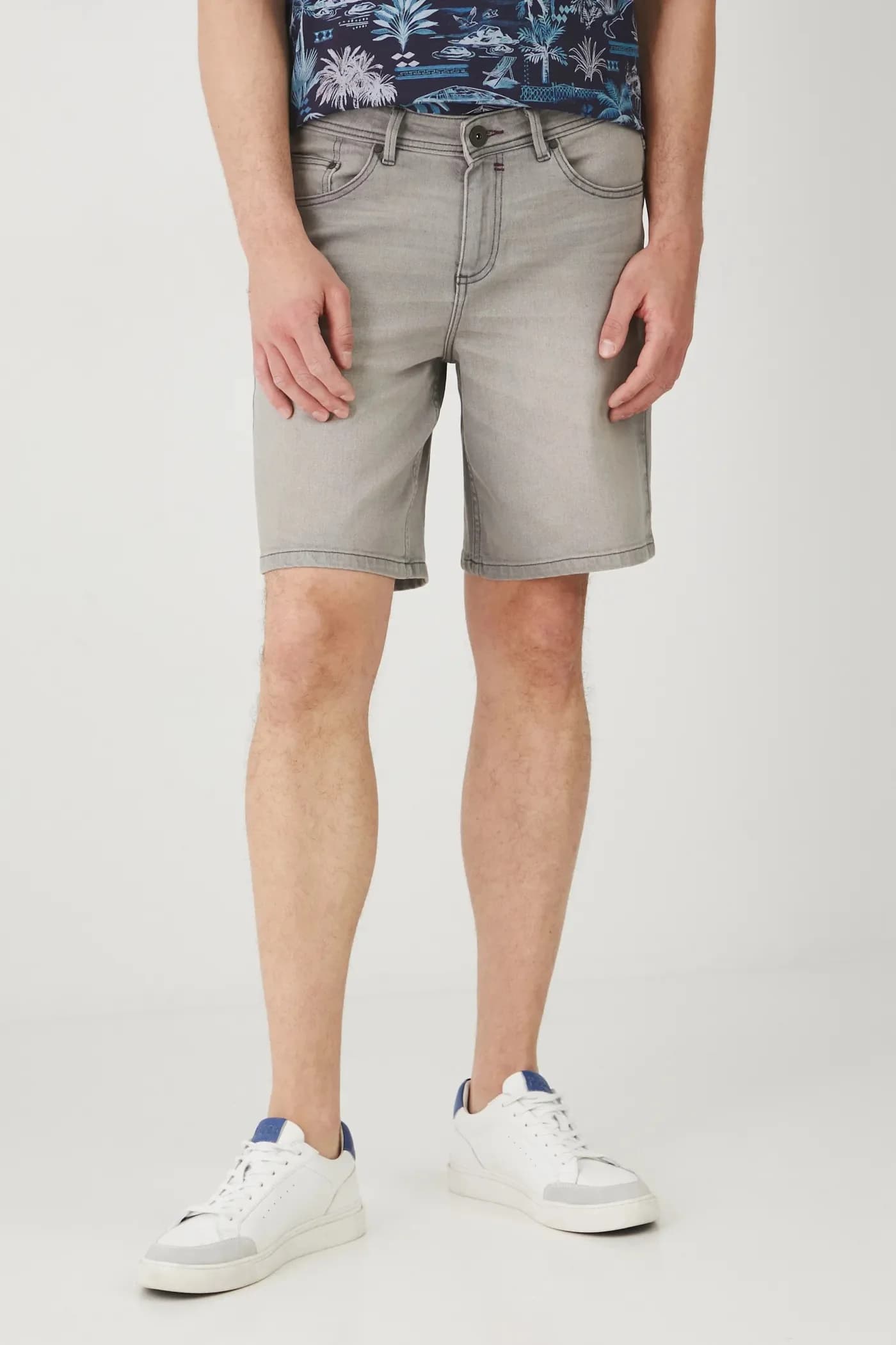 Джинсовые шорты