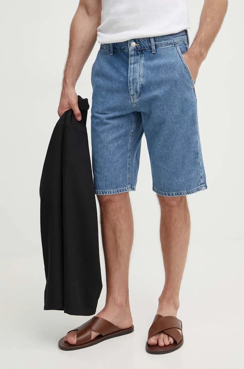 Джинсовые шорты