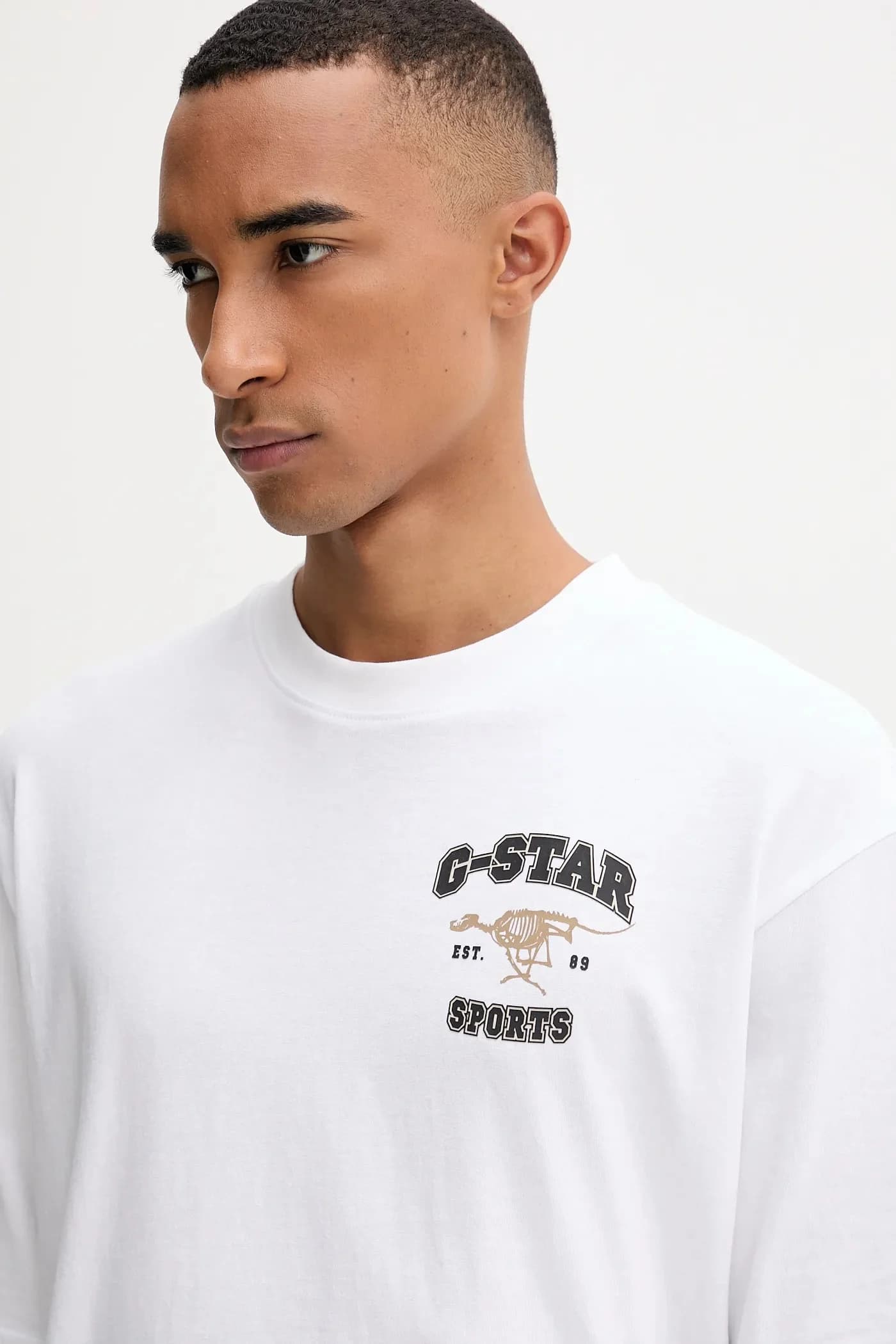 Хлопковая футболка на спине с бегущей собакой - фото 4