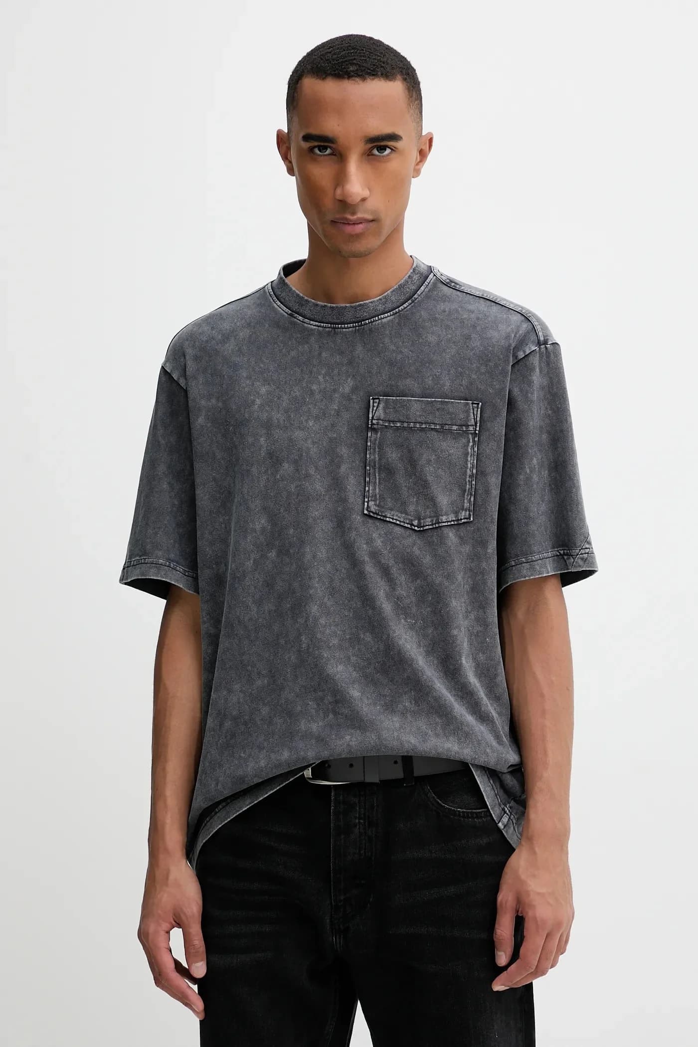 Футболка из стираного хлопка с карманами
