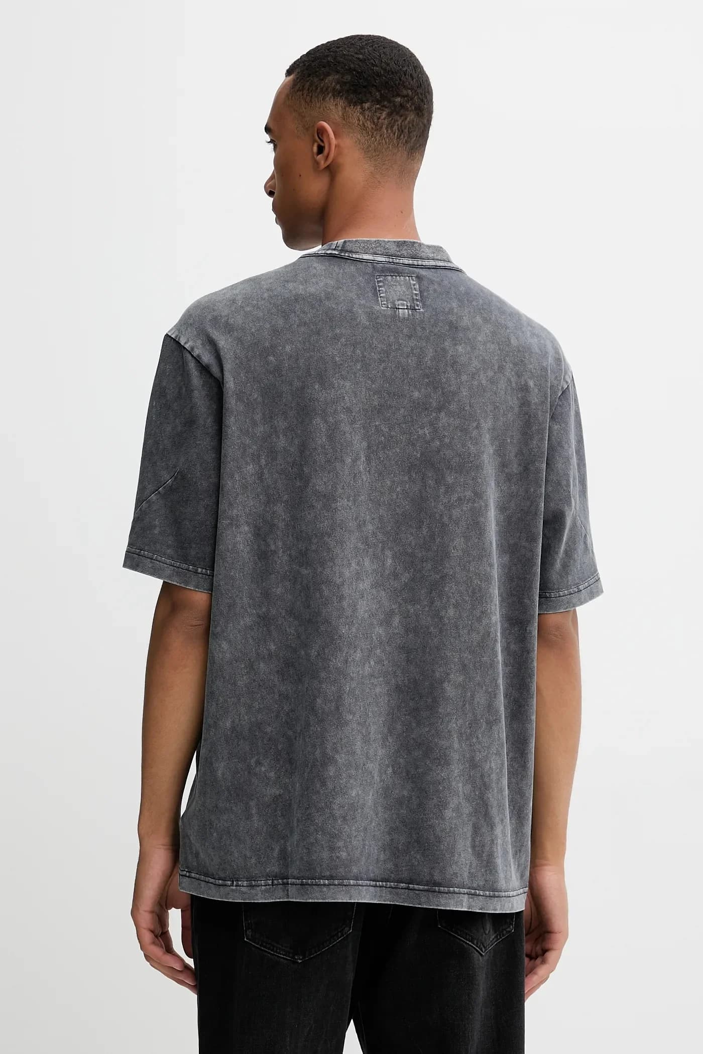 Футболка из стираного хлопка с карманами - фото 3