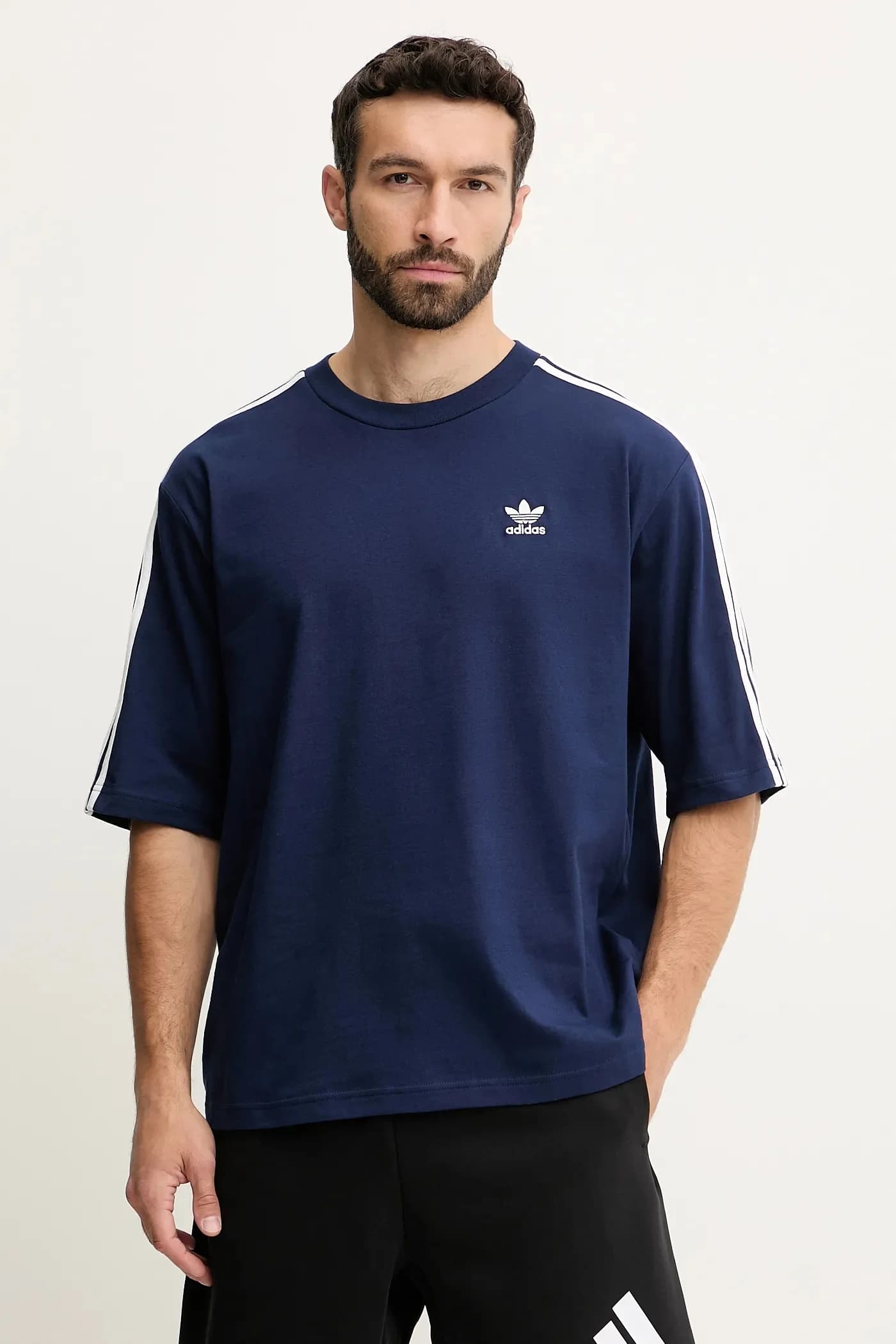 Хлопковая футболка Adicolor