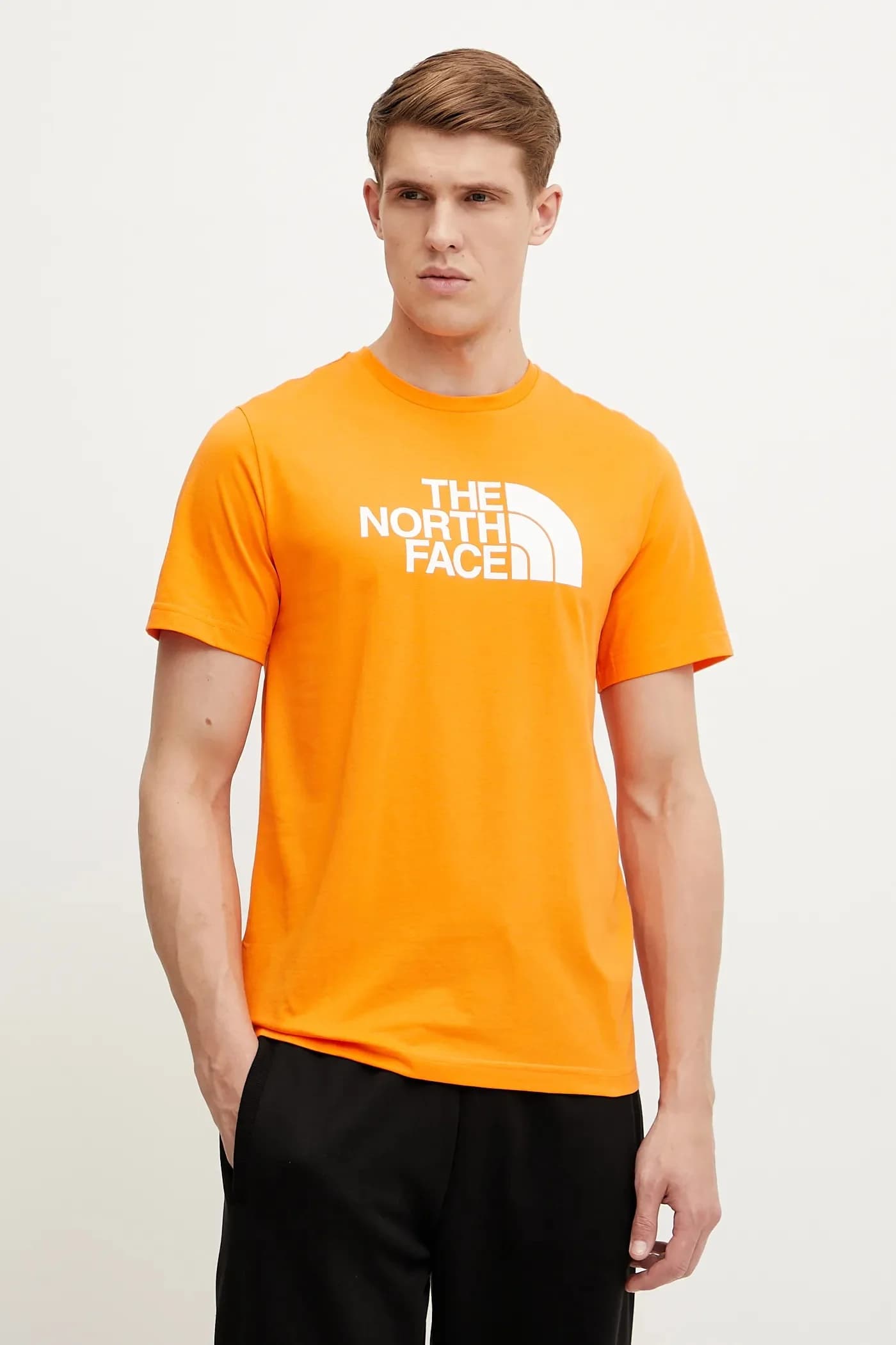 Легкая футболка