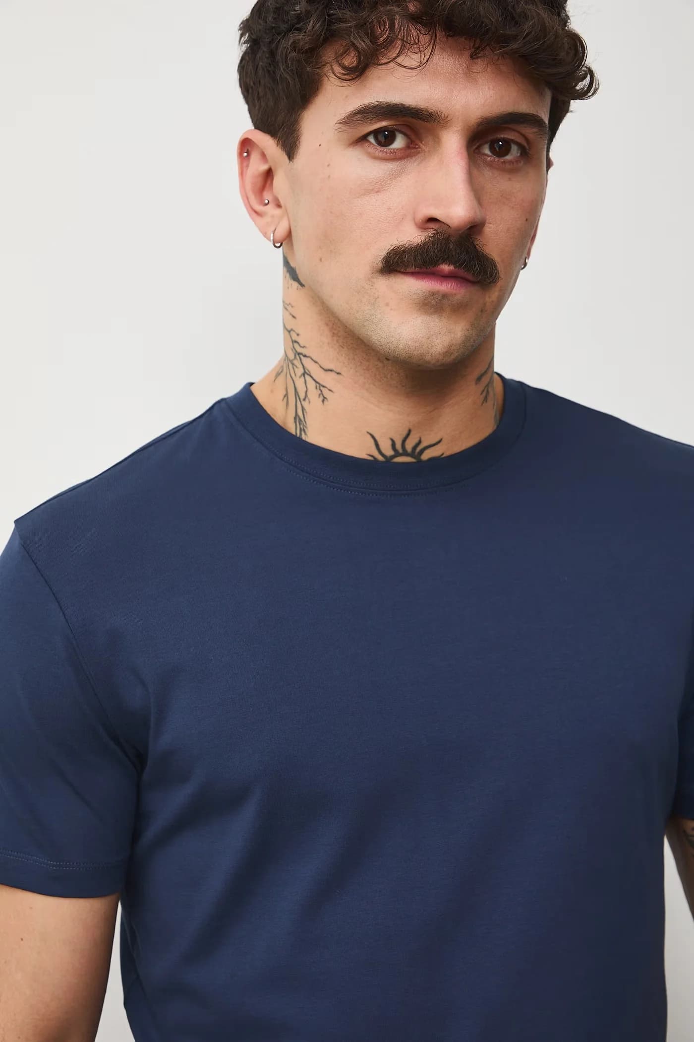 Мужская футболка из хлопка с эластаном - фото 4