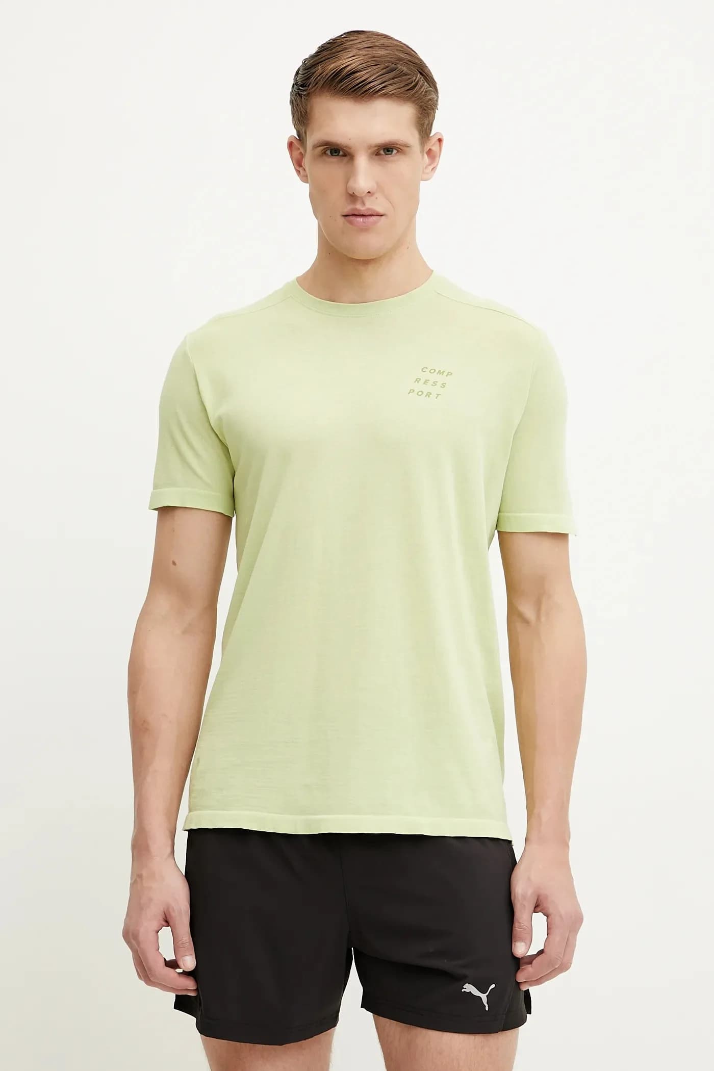 Футболка с подиумом