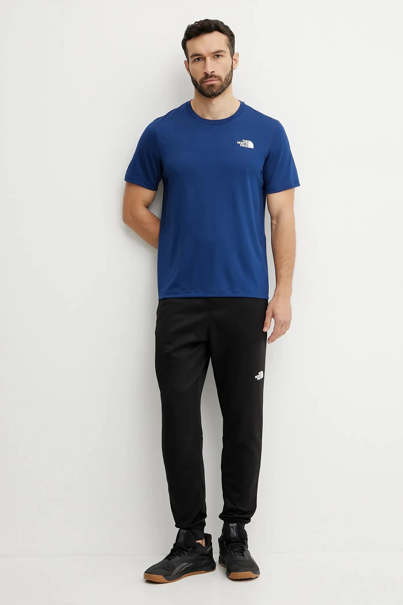 Яркая спортивная футболка - фото 2