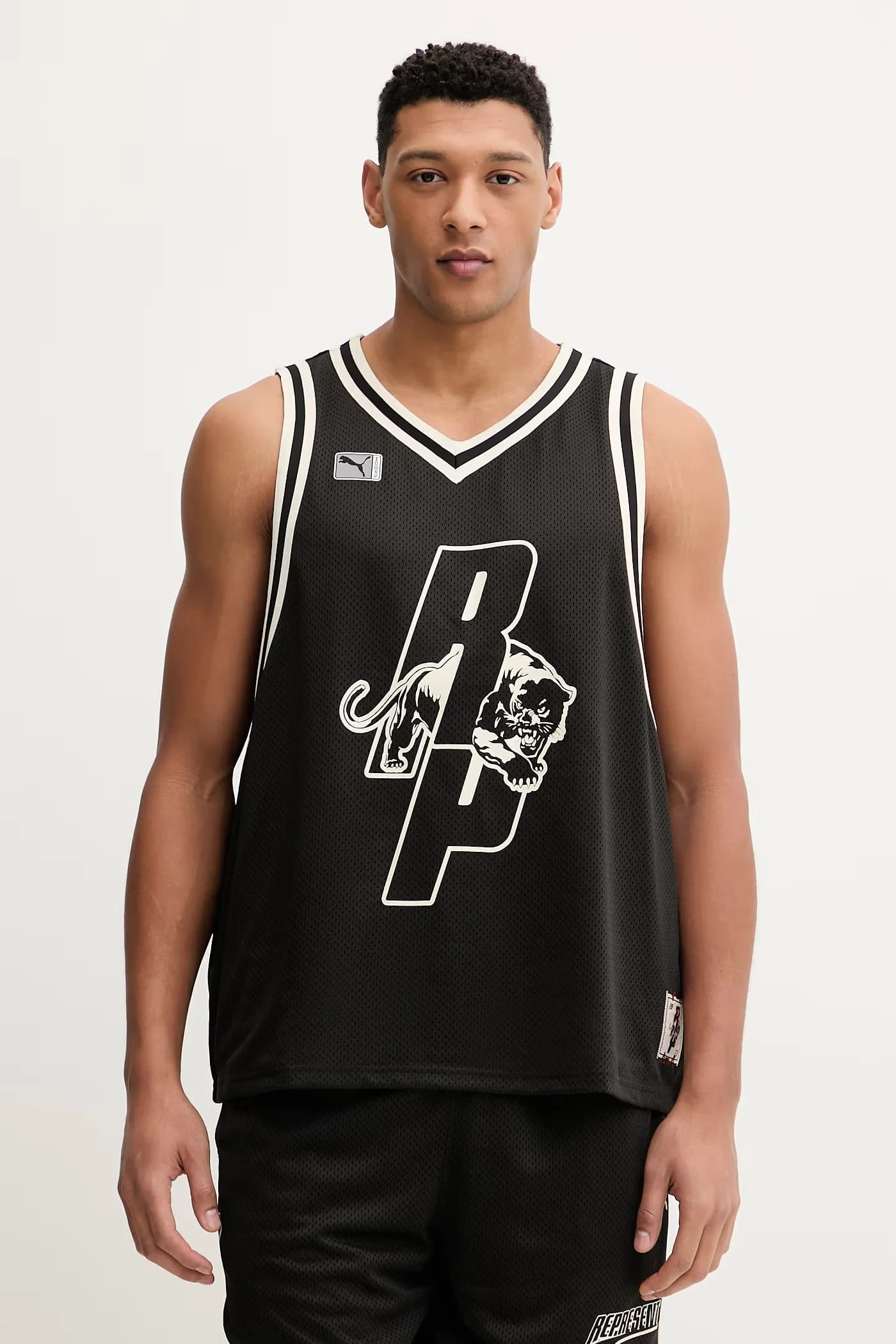 Представлять футболку