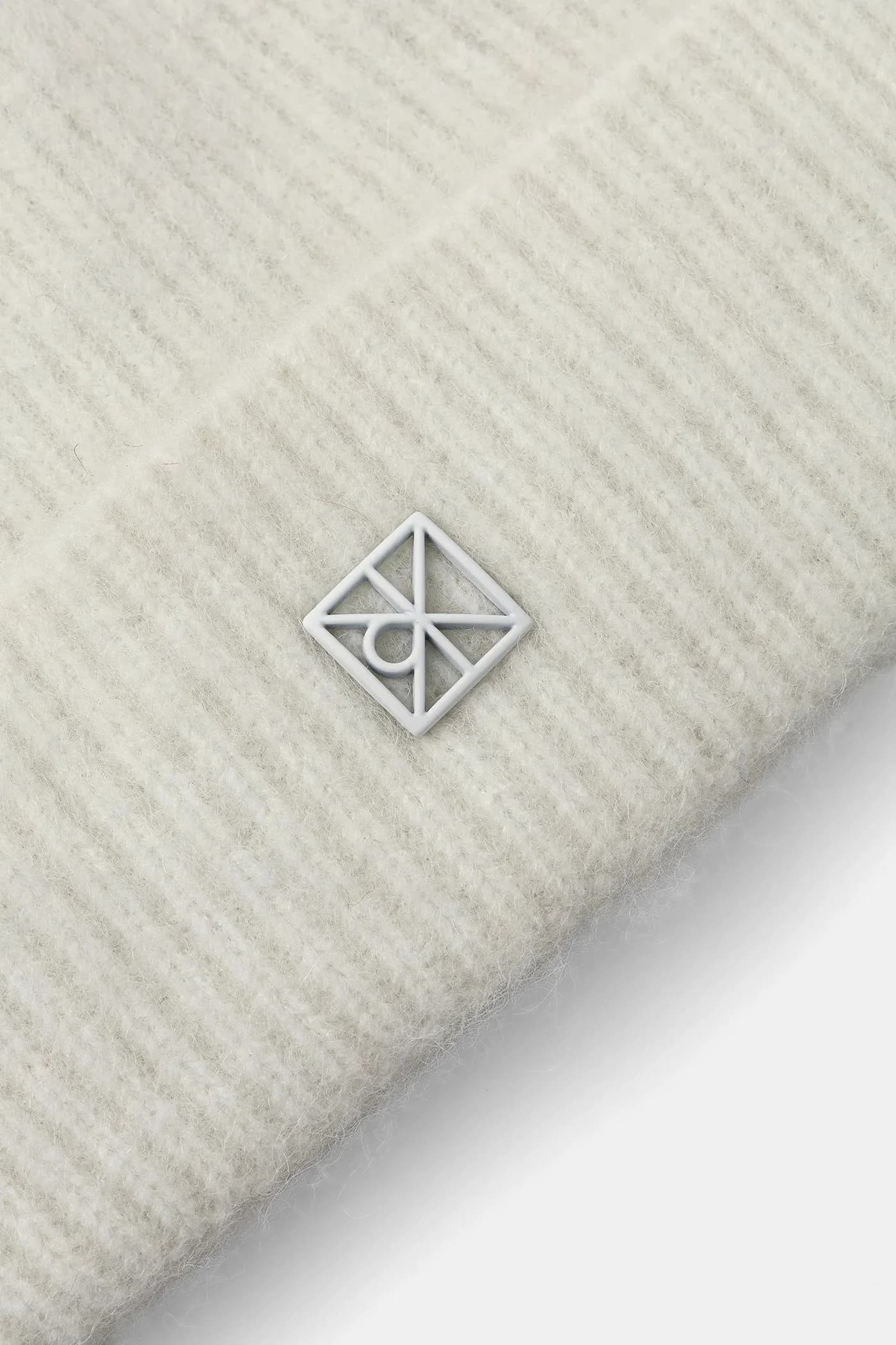 Шапка из смесовой шерсти - фото 3