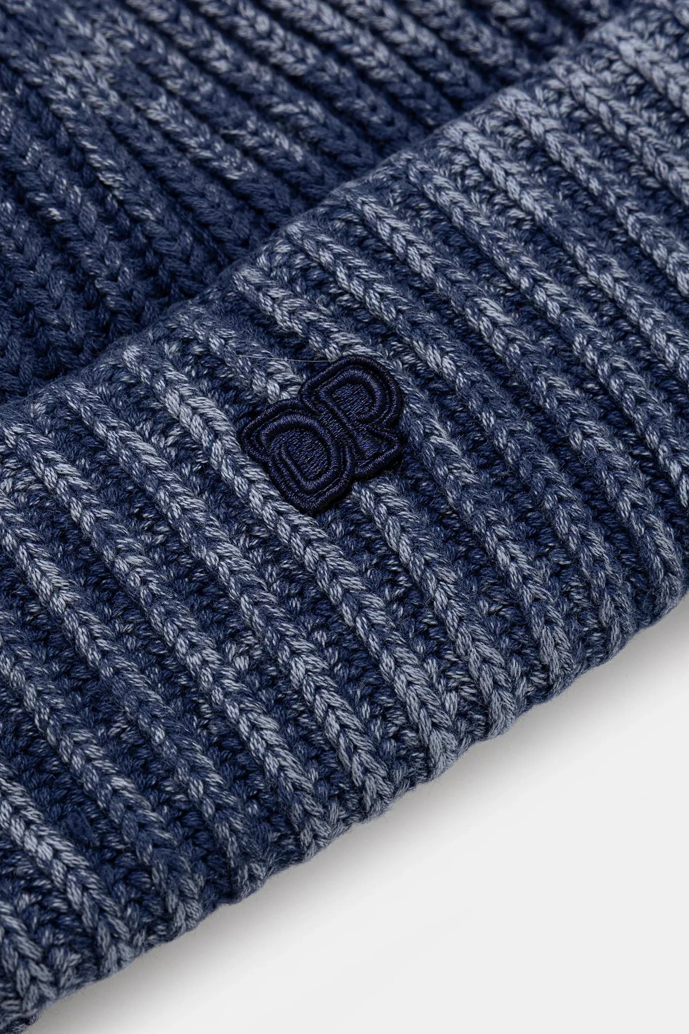 Вязаная стираная шапка-бини - фото 3