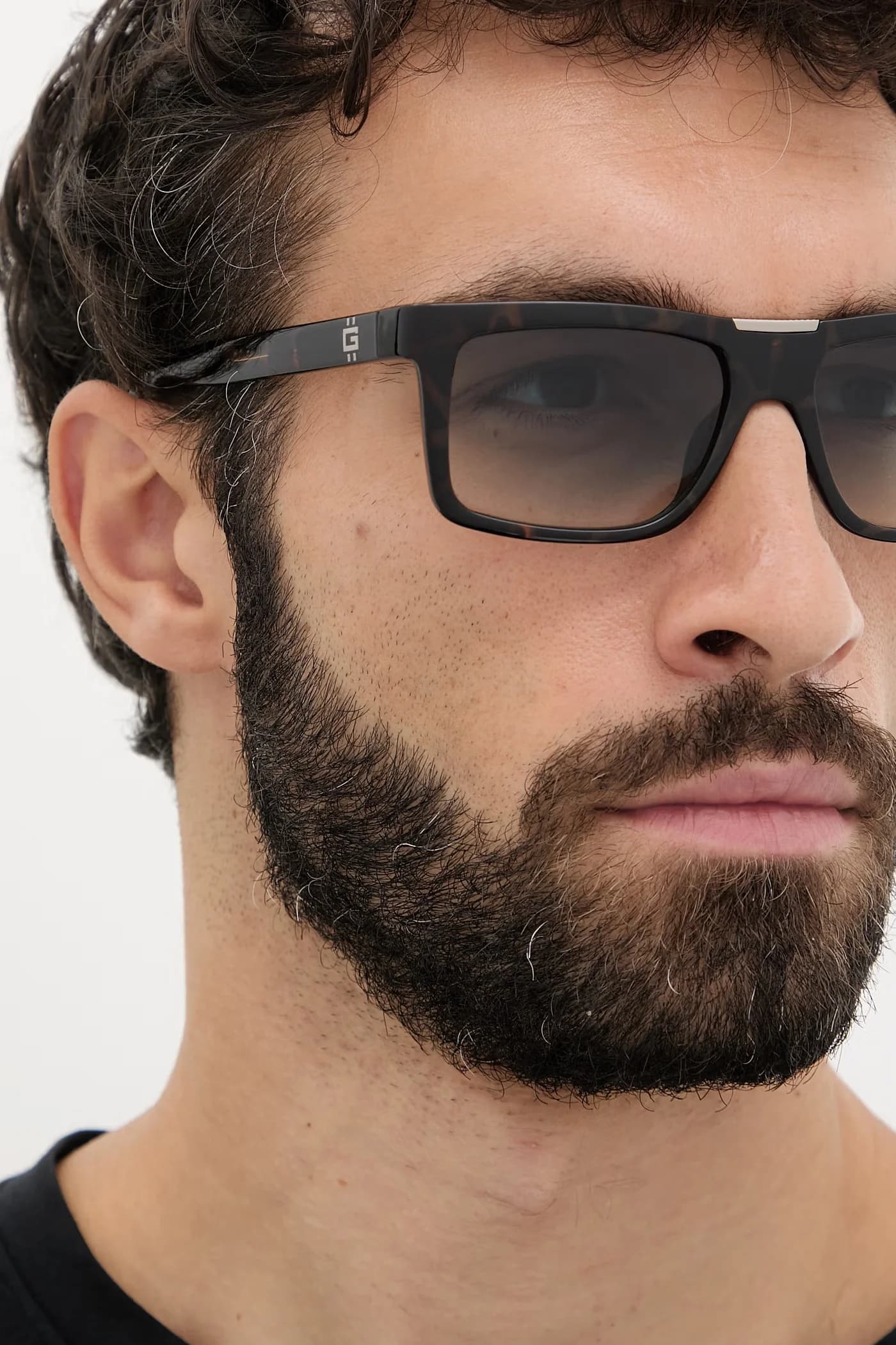 Солнцезащитные очки - фото 10