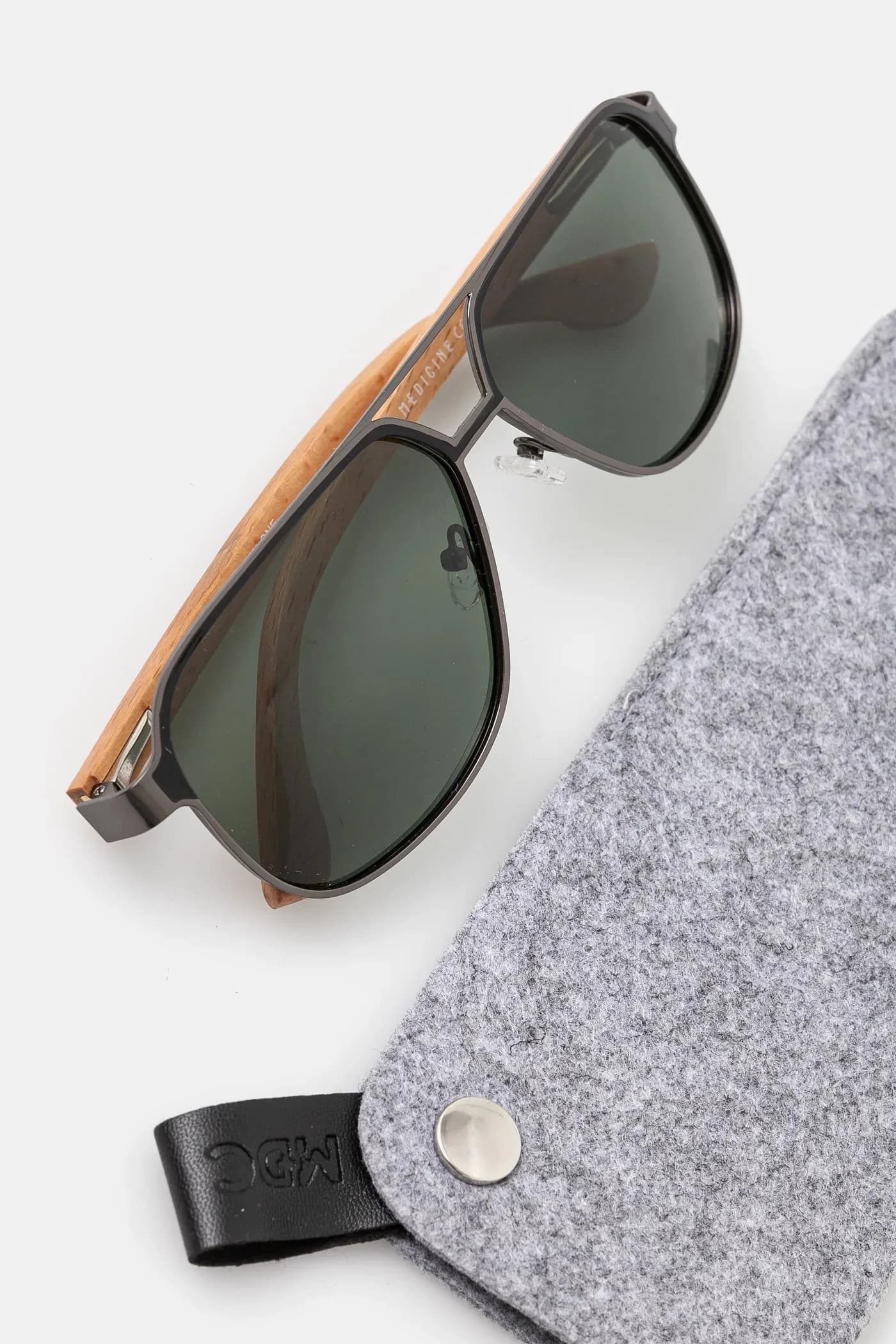 Солнцезащитные очки - фото 4