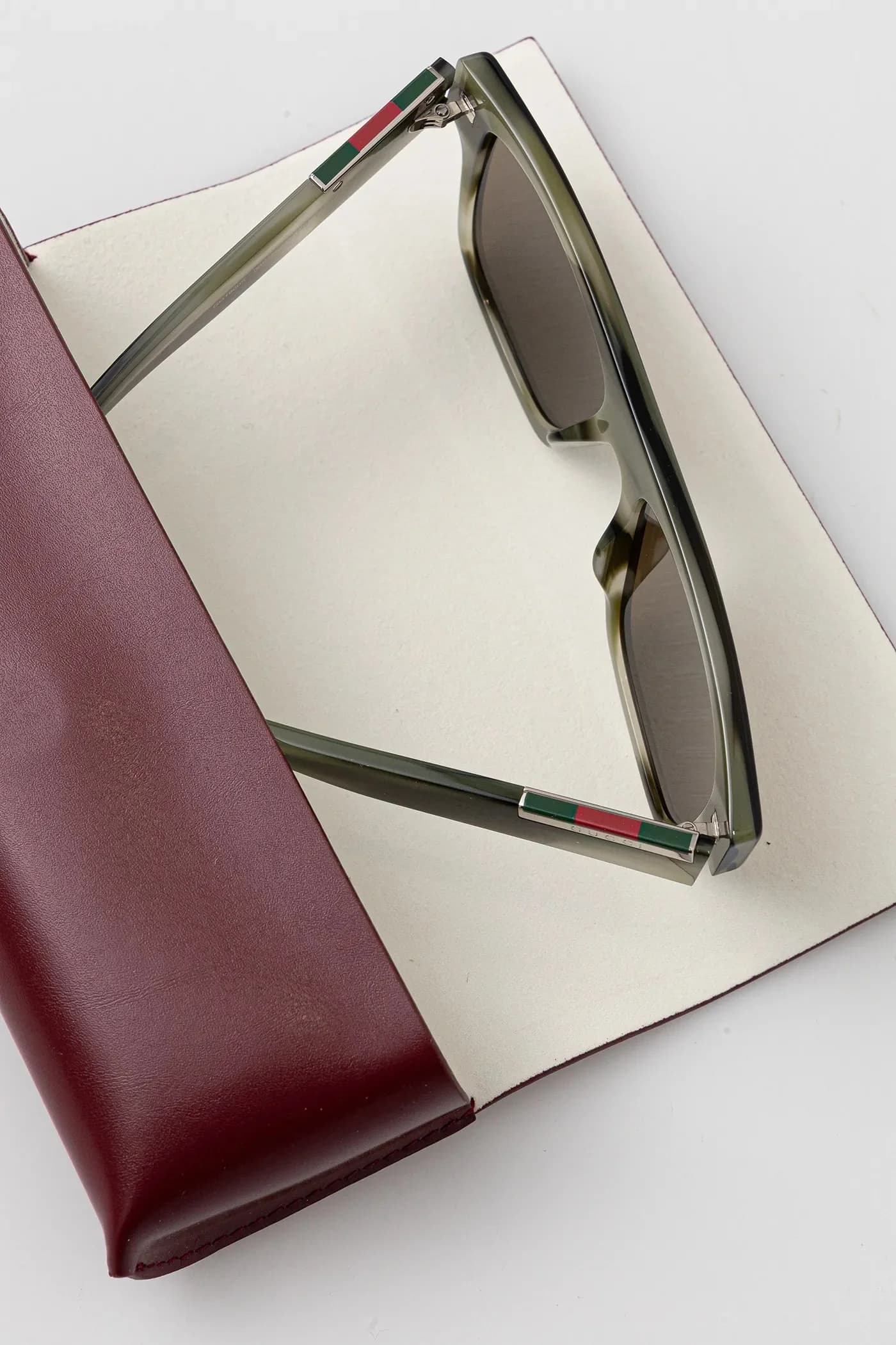 Солнцезащитные очки - фото 4