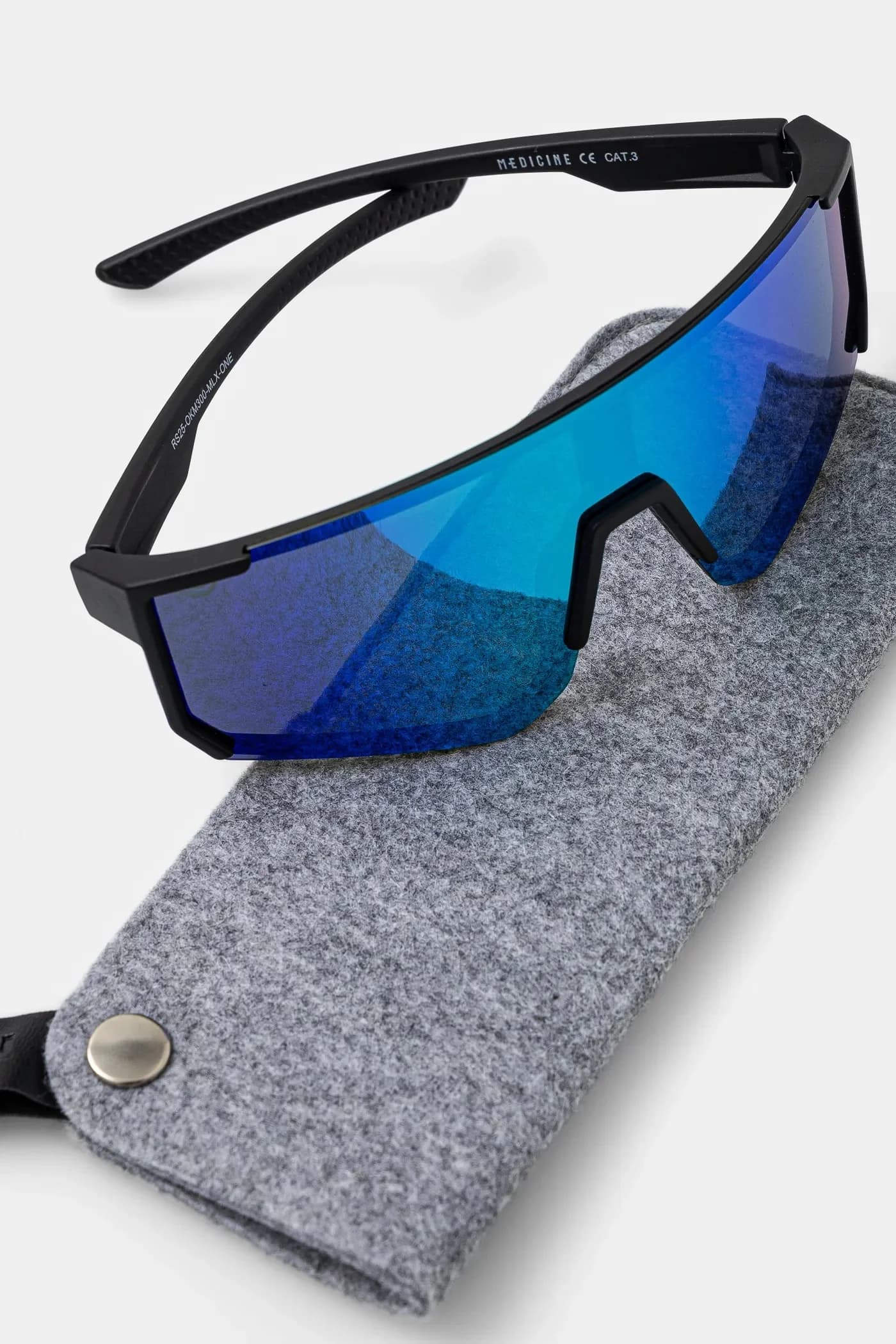 Солнцезащитные очки - фото 4