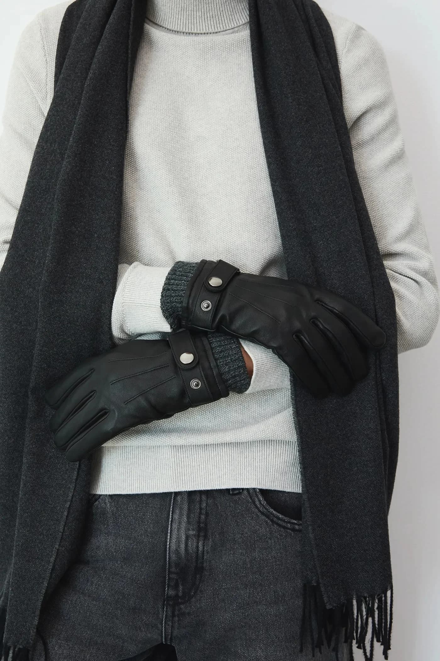 Кожаные перчатки