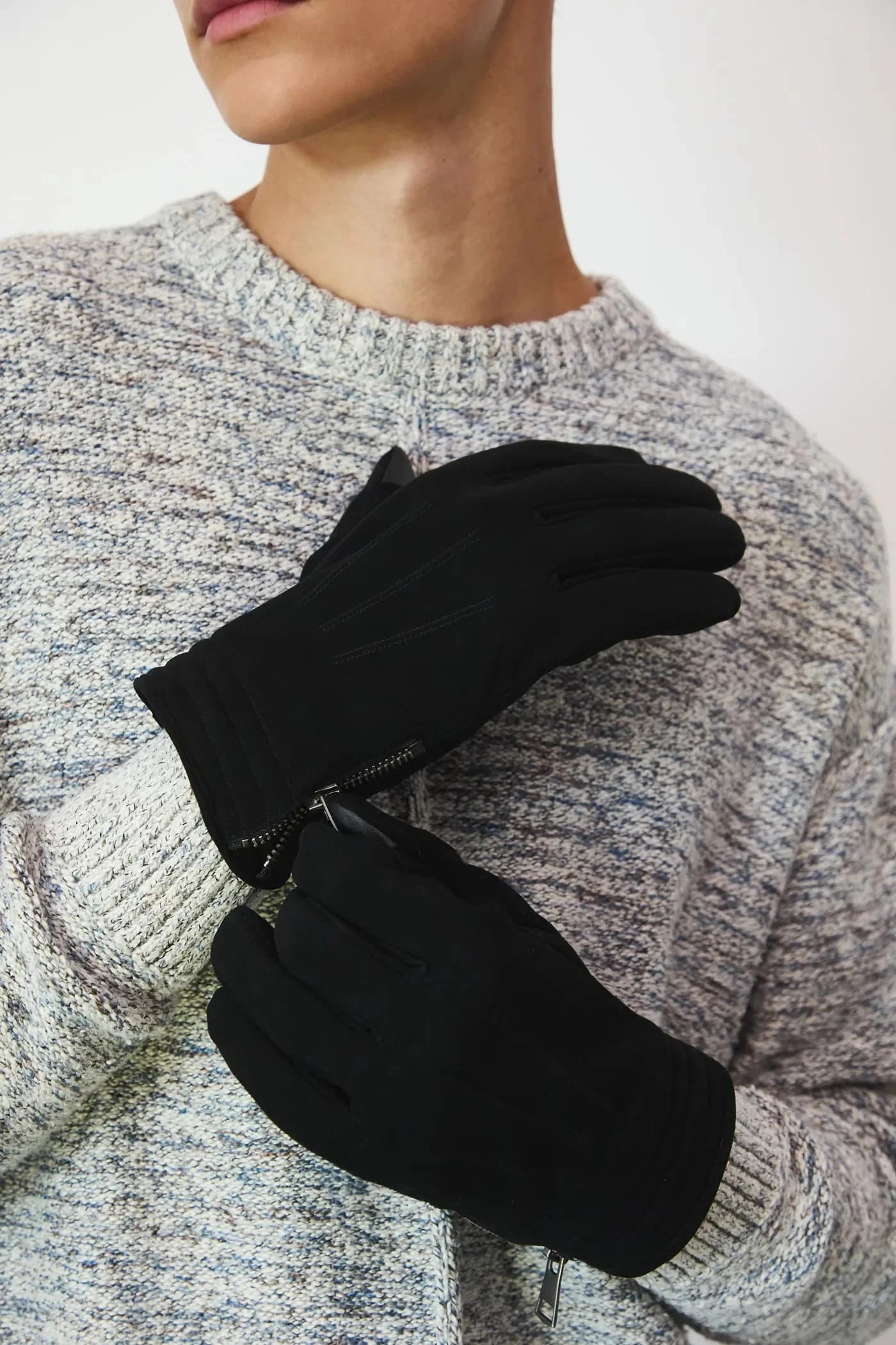 Замшевые перчатки