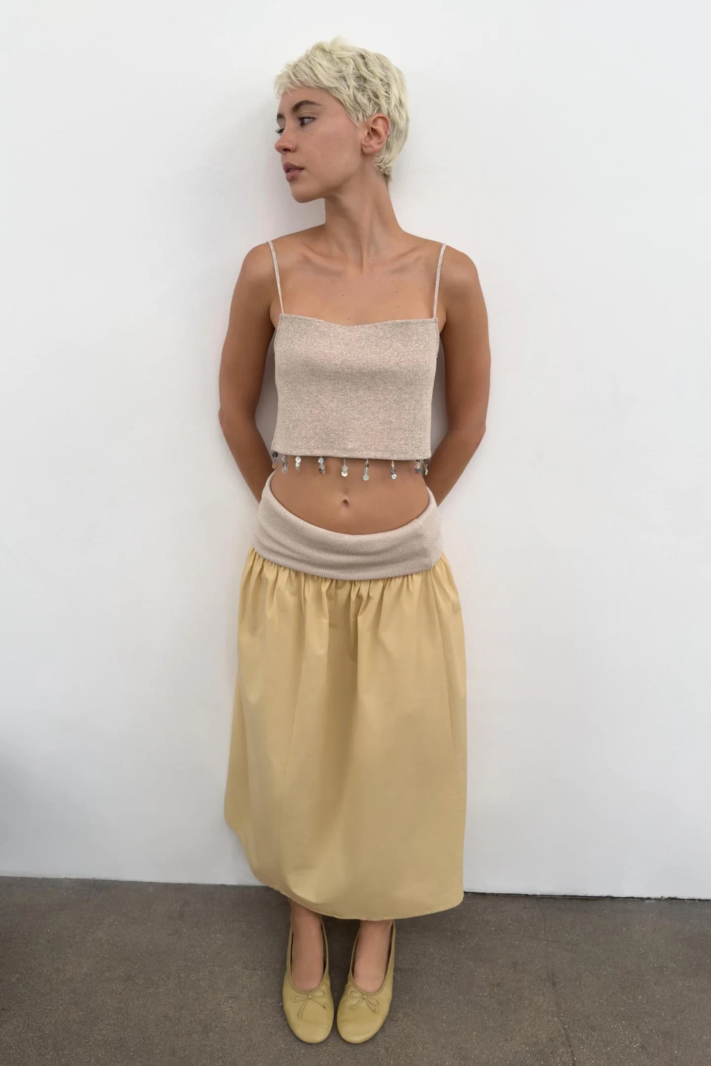 КОРОТКИЙ ТОП С БАЛЯРКОЙ И ПУГОВИЦАМИ