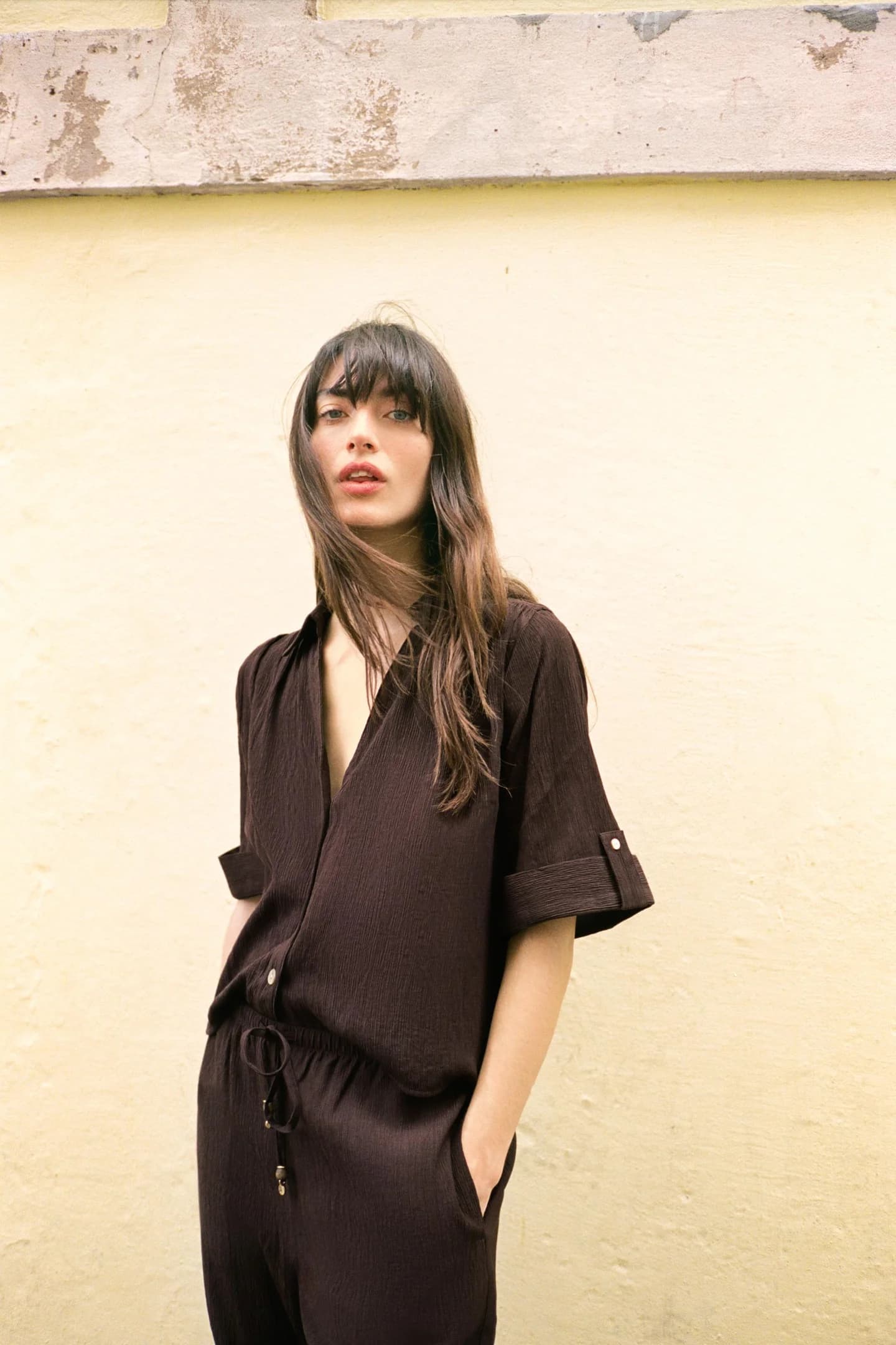 СВОБОДНАЯ РУБАШКА С КОРОТКИМИ РУКАВАМИ - фото 4