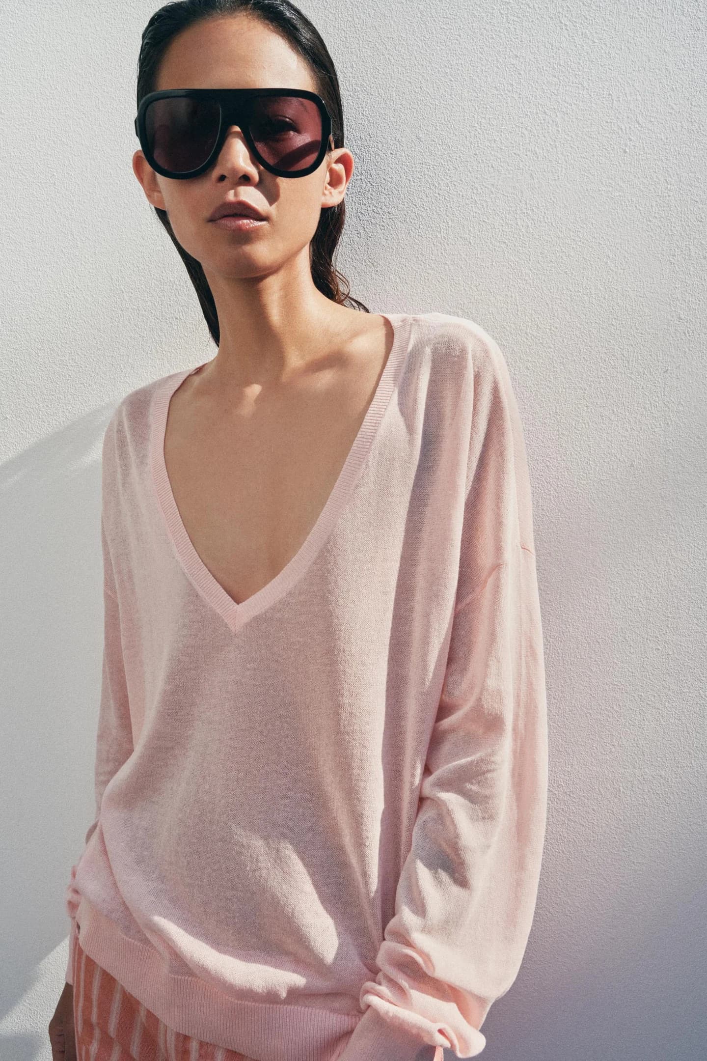 ТРИКОТАЖНЫЙ СВИТЕР С V-ОБРАЗНЫМ ВЫРЕЗОМ