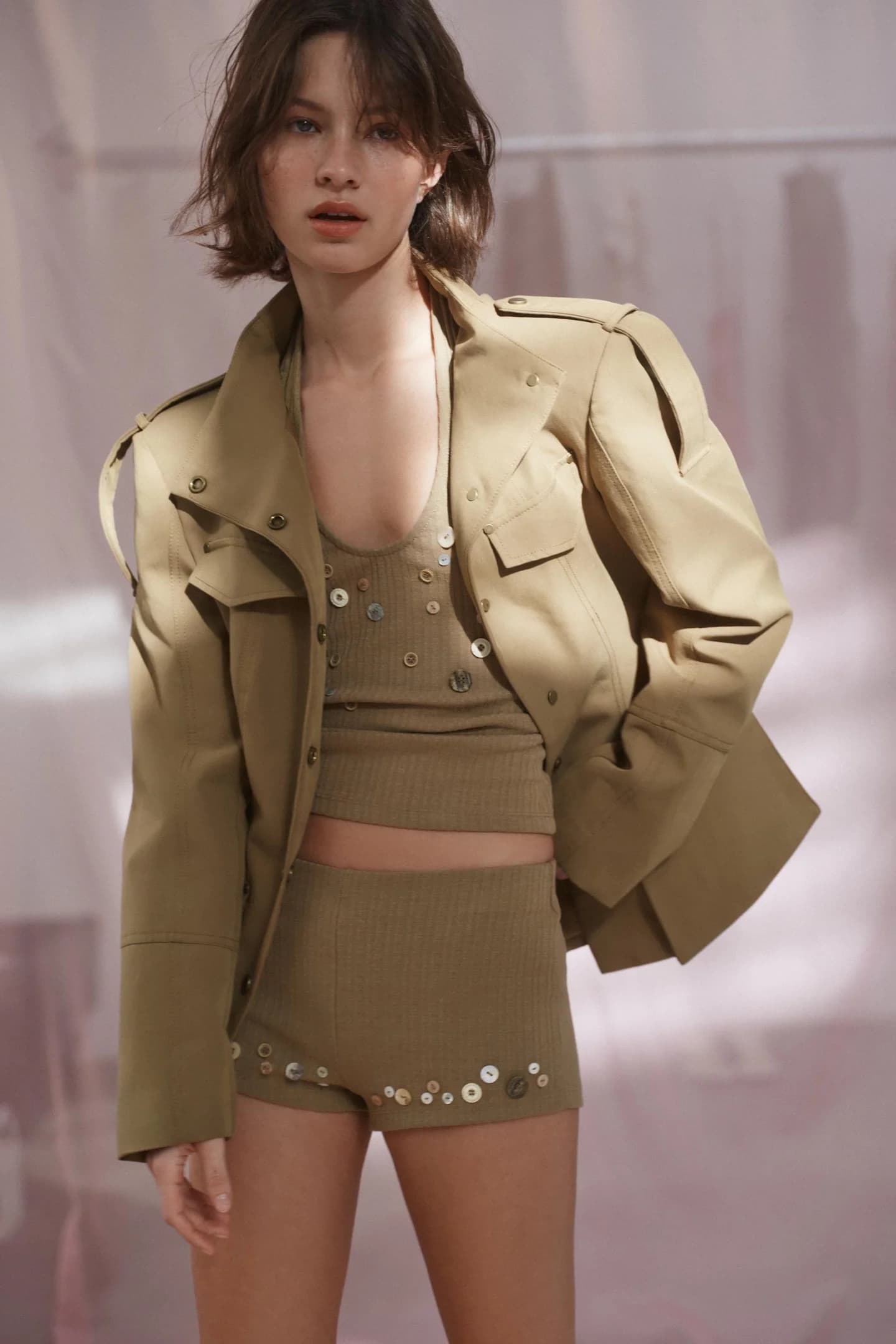 КУРТКА В РЕБРИКУ С ПОВОРОТКАМИ - фото 2