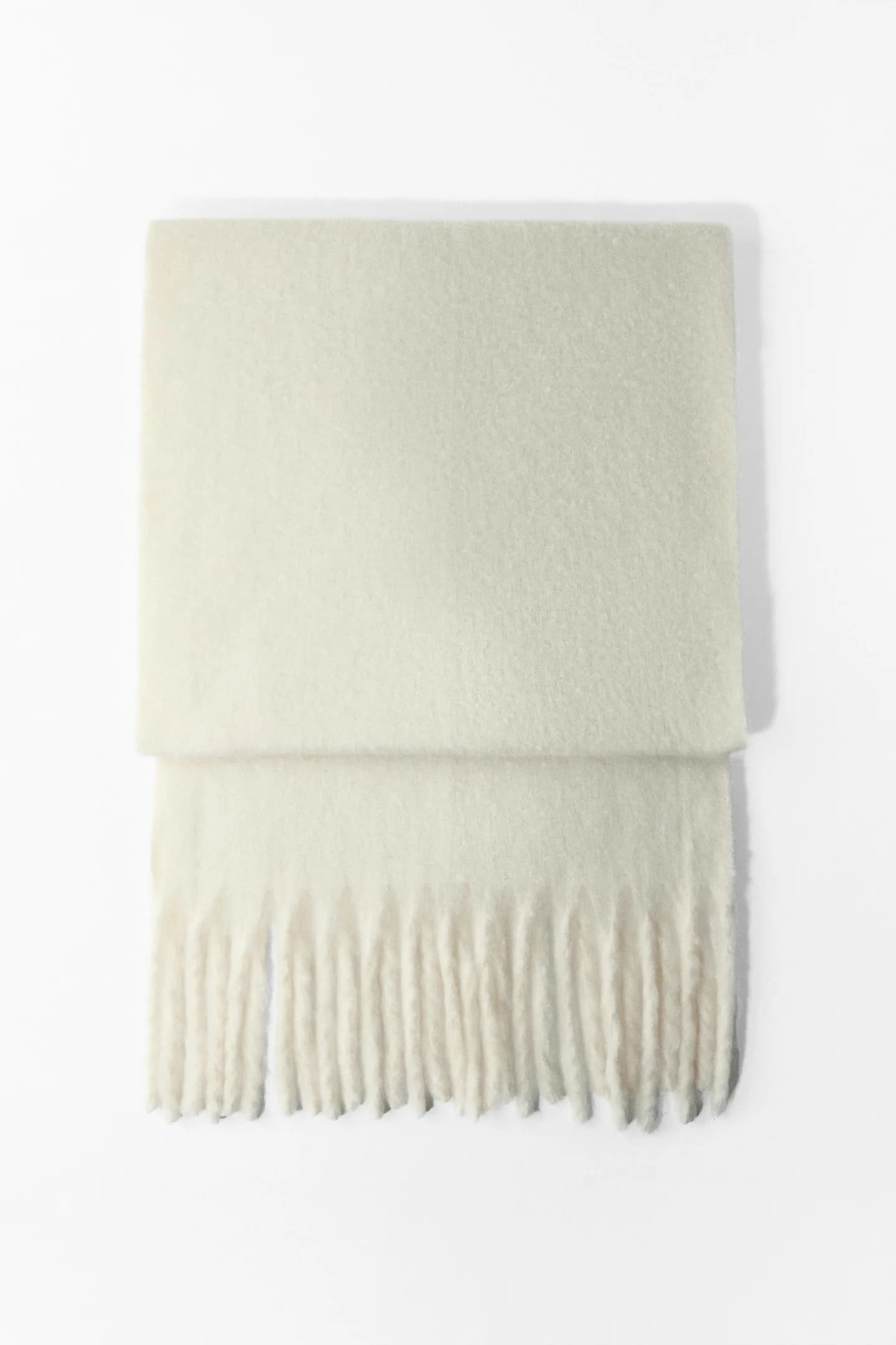 Гладкий шарф с бахромой