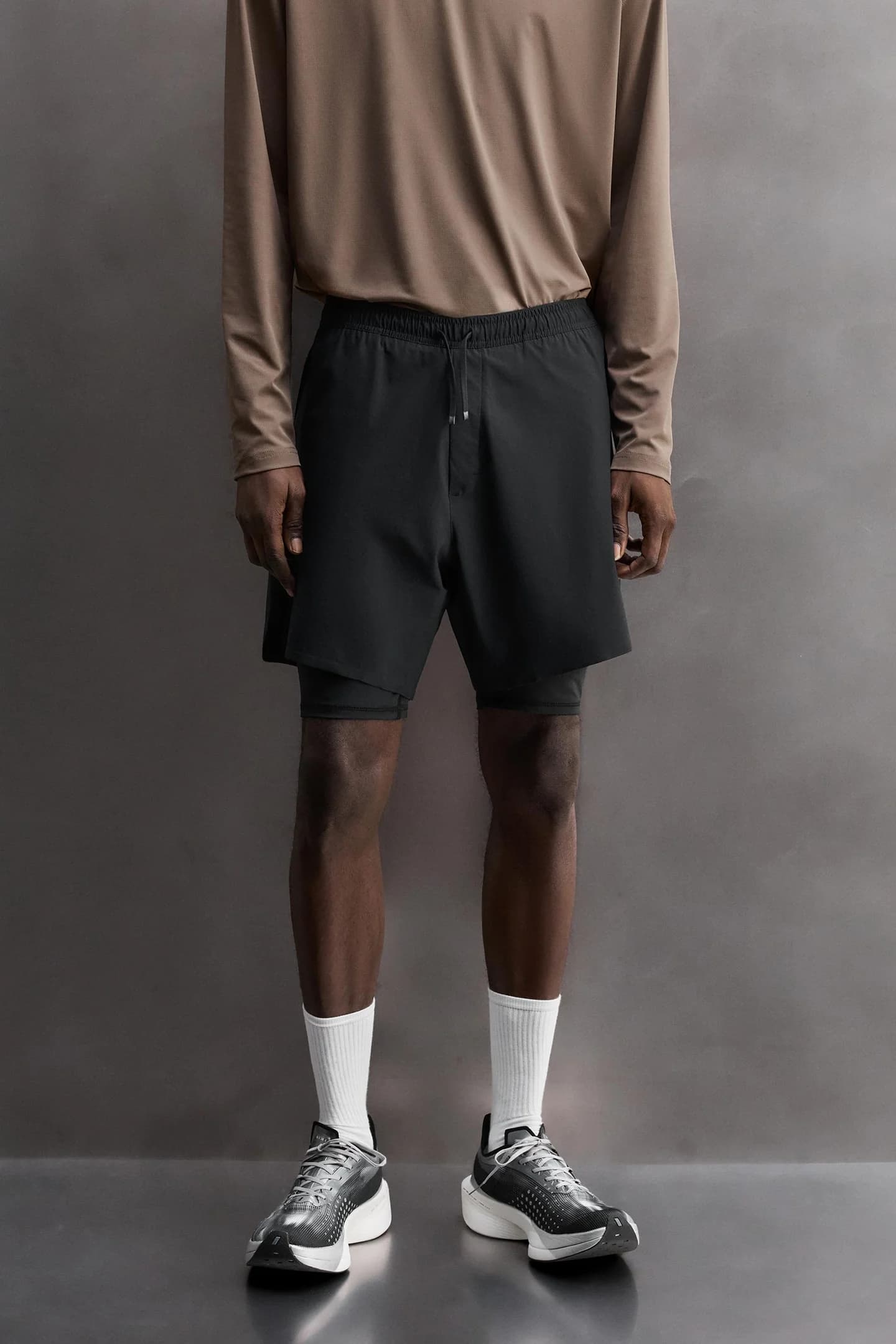 ТРЕНИРОВОЧНЫЕ ШОРТЫ 2 В 1 ИЗ БАЗОВОЙ КОЛЛЕКЦИИ - фото 2