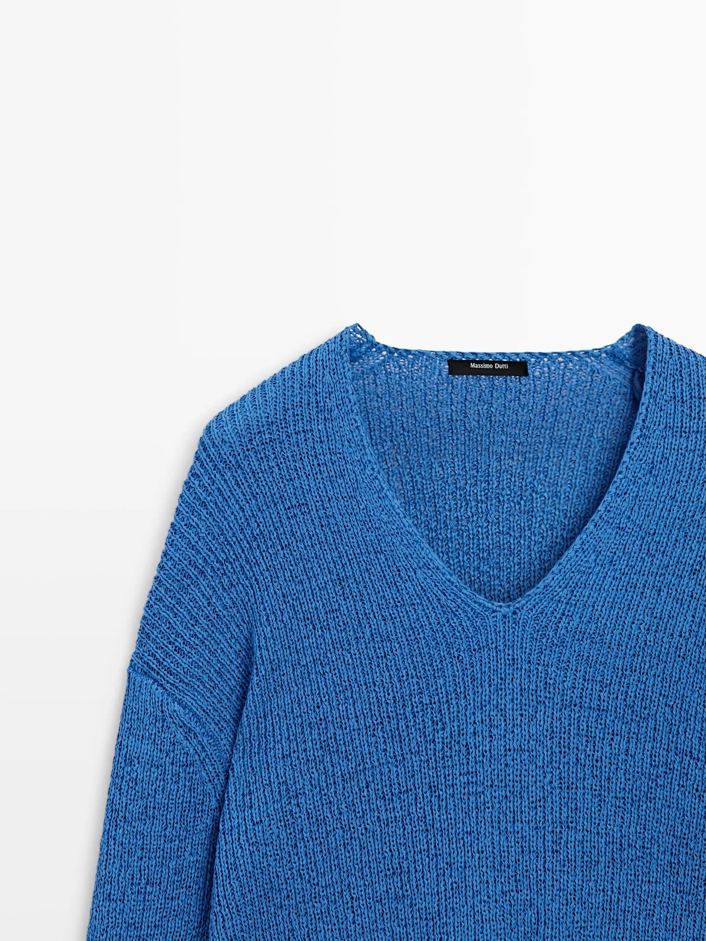 Вязаный свитер с V-образным вырезом из смесового хлопка. - фото 2