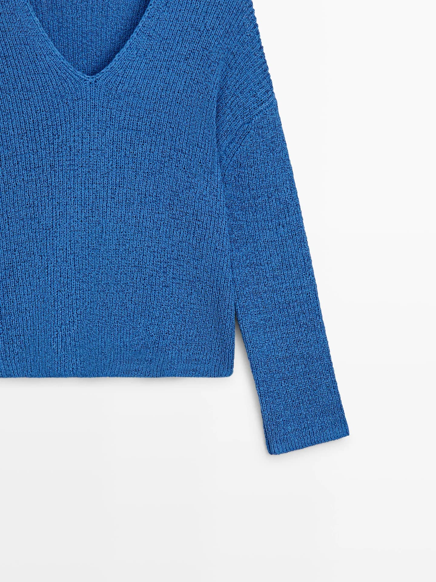 Вязаный свитер с V-образным вырезом из смесового хлопка. - фото 4