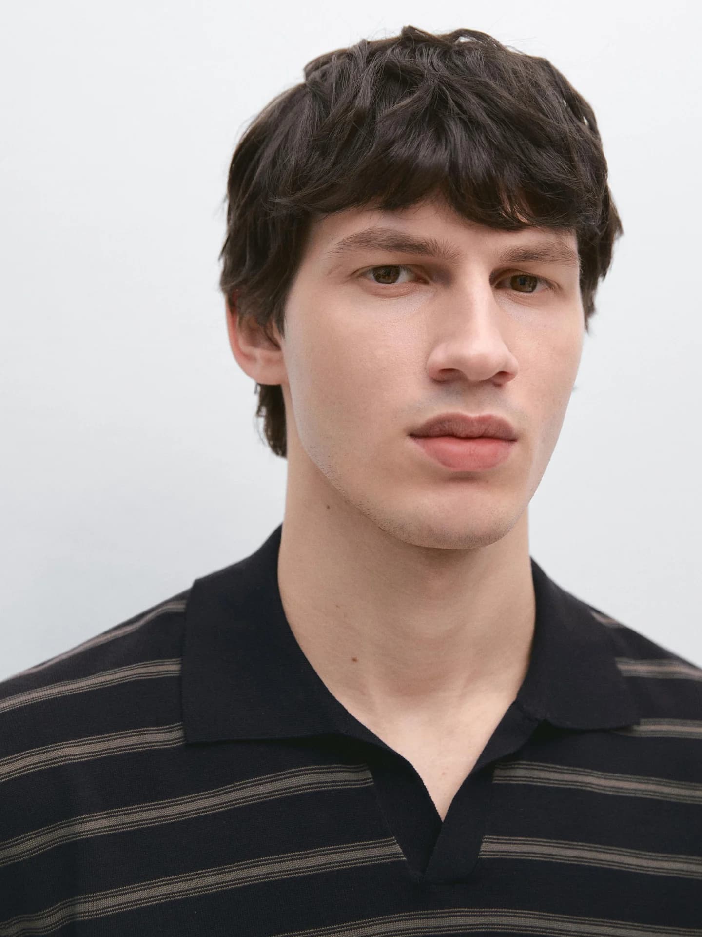 Полосатый вязаный свитер-поло контрастных цветов - фото 9