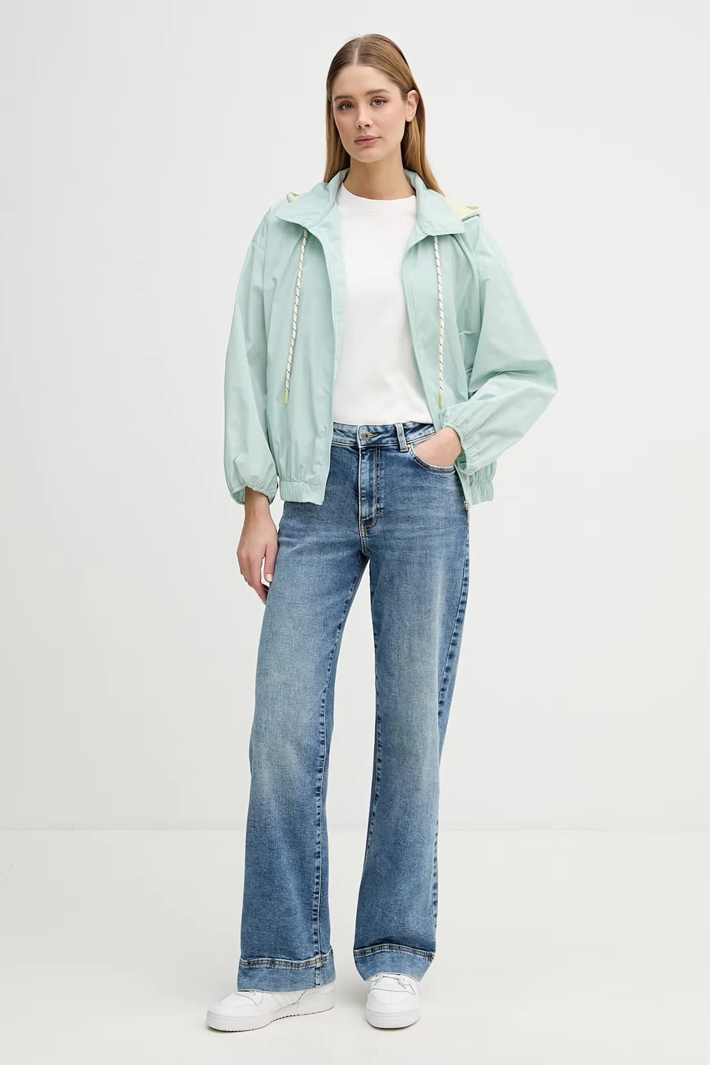 Женские обычные джинсы