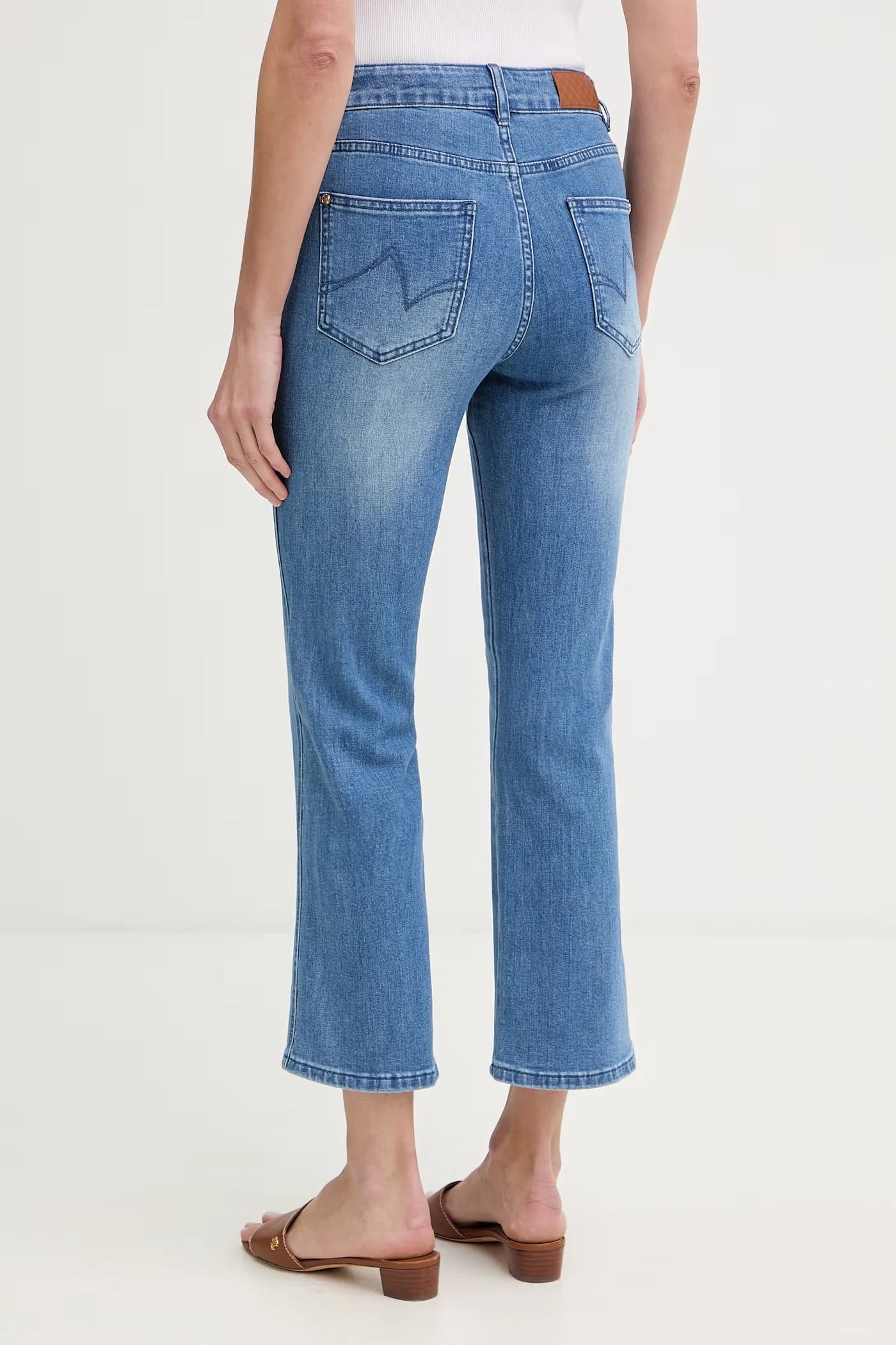 Женские джинсы-клеш - фото 3