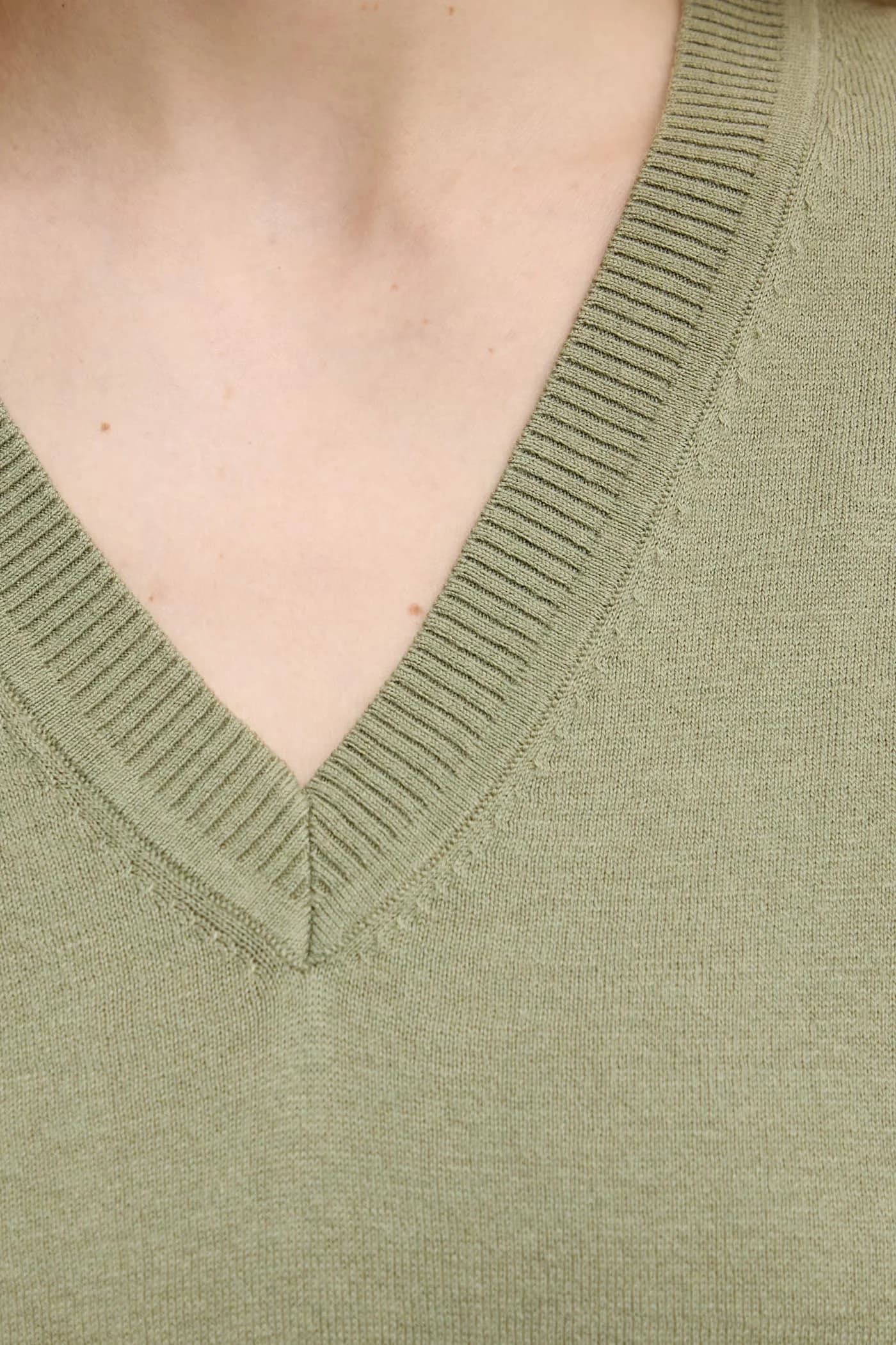 Женский свитер из шерсти - фото 5