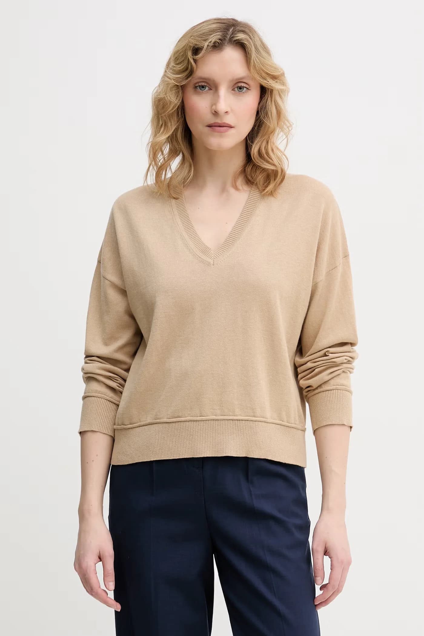 Женский свитер из шерсти