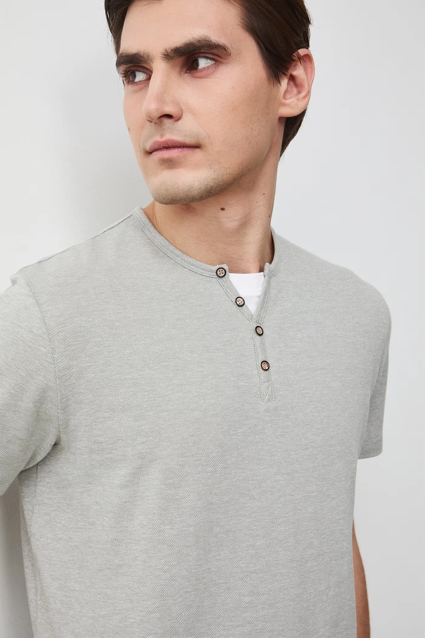 Базовая мужская футболка из хлопка с эластаном