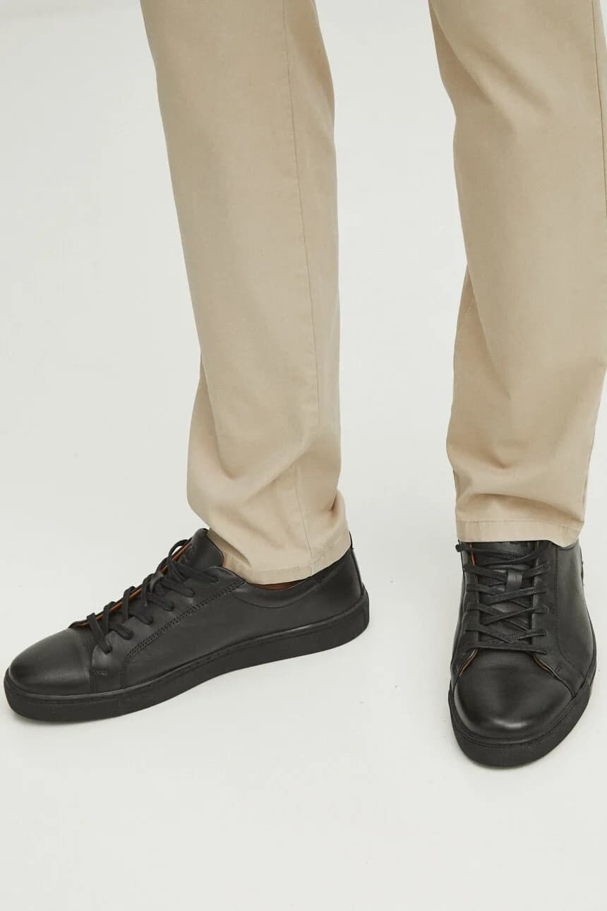 Кожаные кроссовки