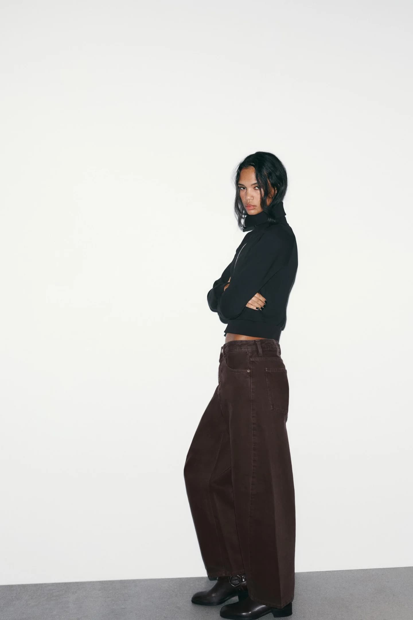 ДЖИНСЫ TRF BAGGY BARREL СО СРЕДНЕЙ ПОСАДКОЙ