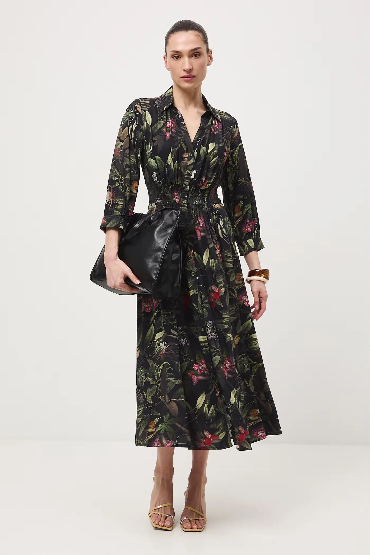 Расклешенное платье из вискозы.