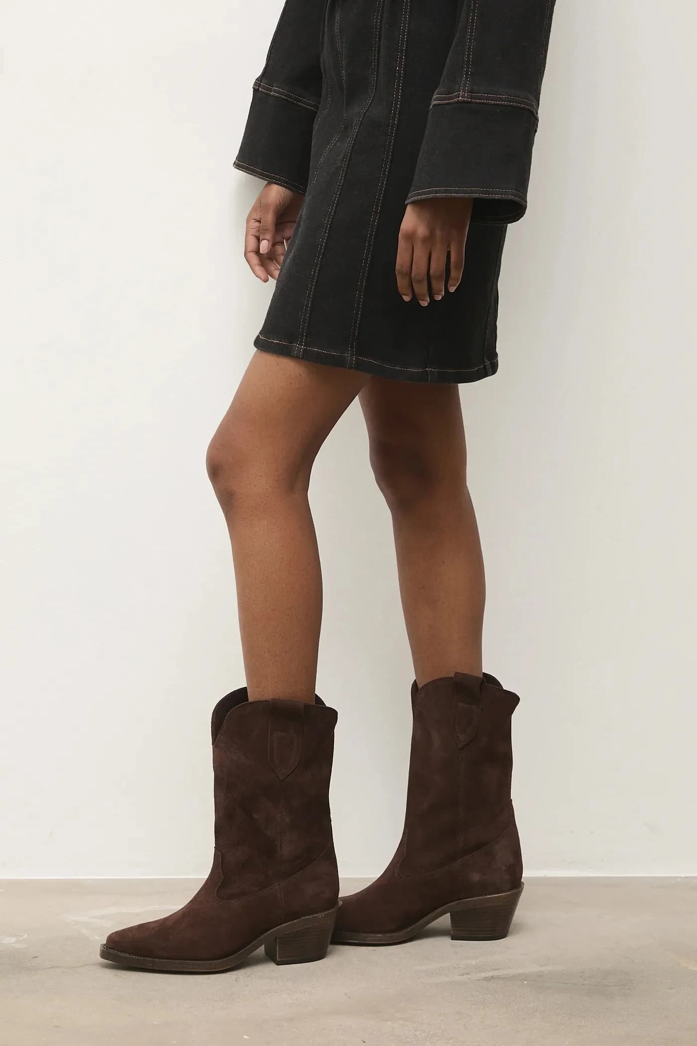 Замшевые ботильоны