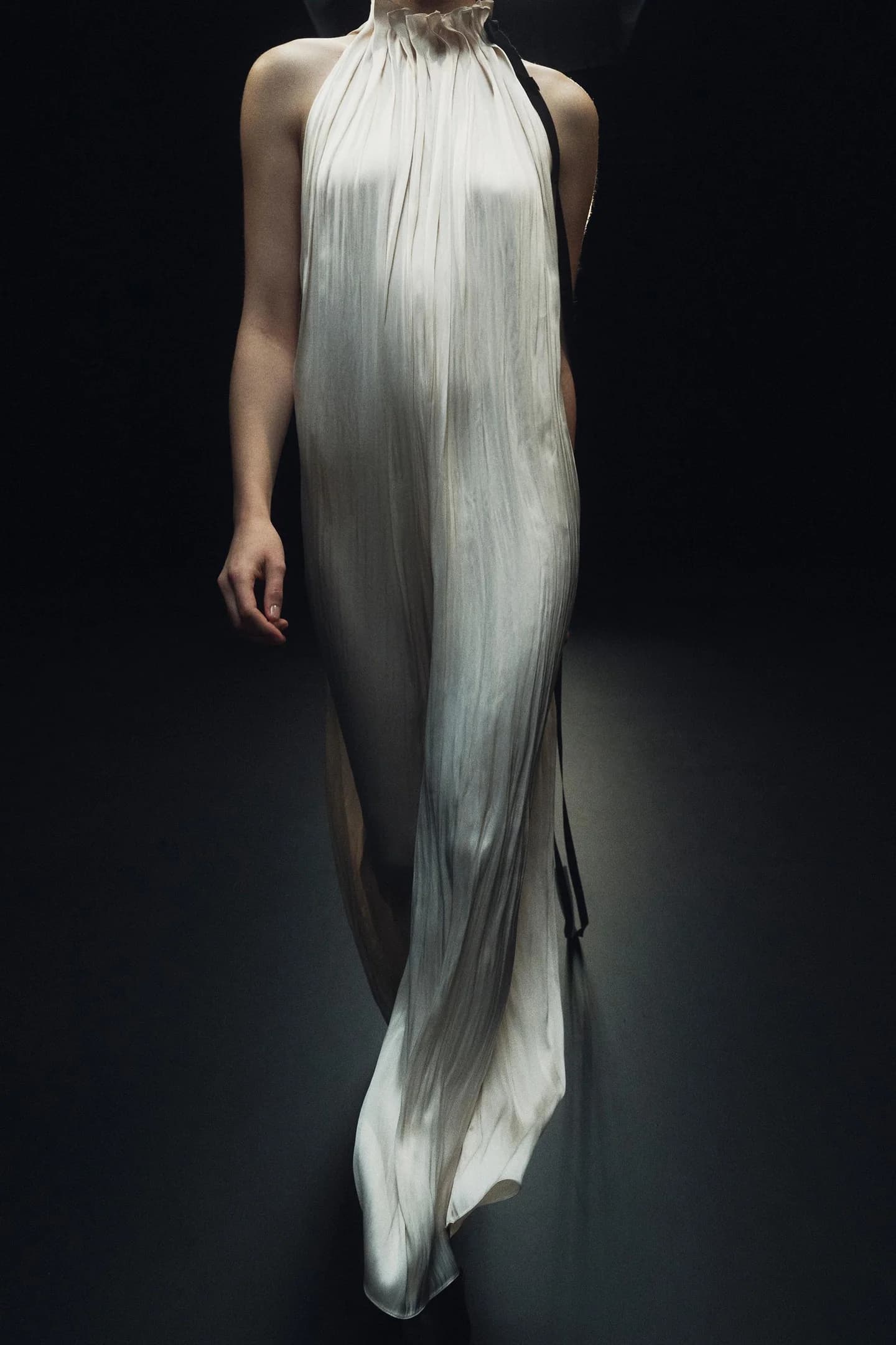 КОМБИНЕЗОН АТЛАСНЫЙ С ЗАВЯЗКАМИ ИЗ КОЛЛЕКЦИИ ZW