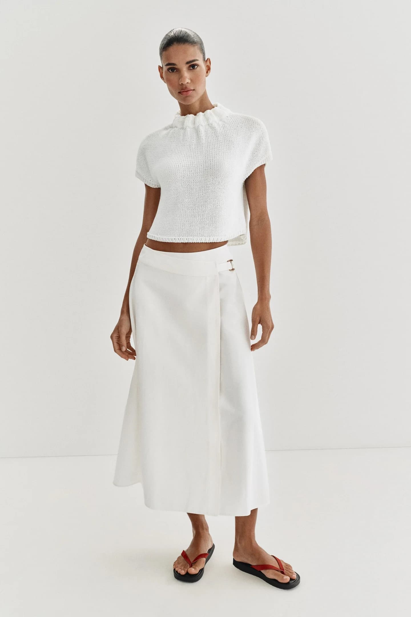 ТРИКОТАЖНЫЙ ТОП С РЕБРИЧНОЙ ШЕЕЙ - фото 2