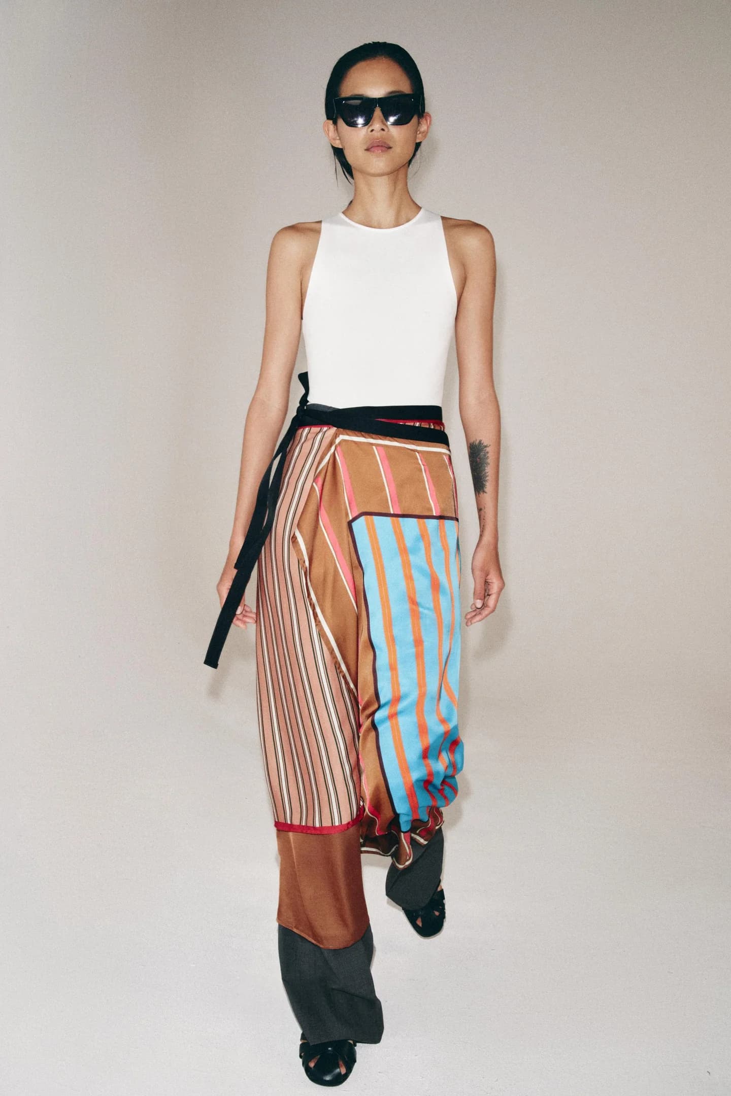 ПОЛОСАТОЕ ПАРЕО С ПРИНТОМ - фото 2