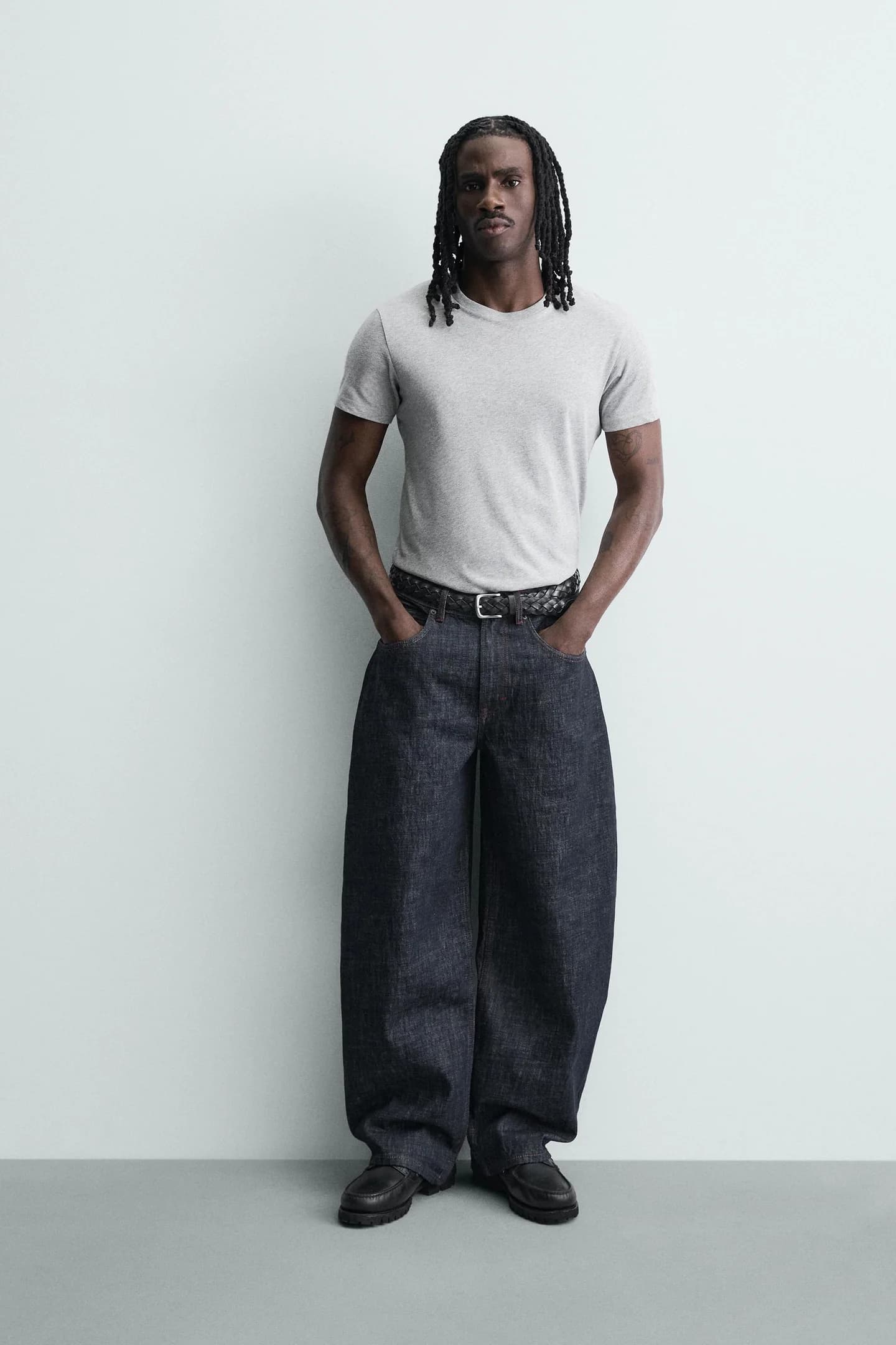 ДЖИНСЫ С БАЛЛОННЫМ КРАЙОМ