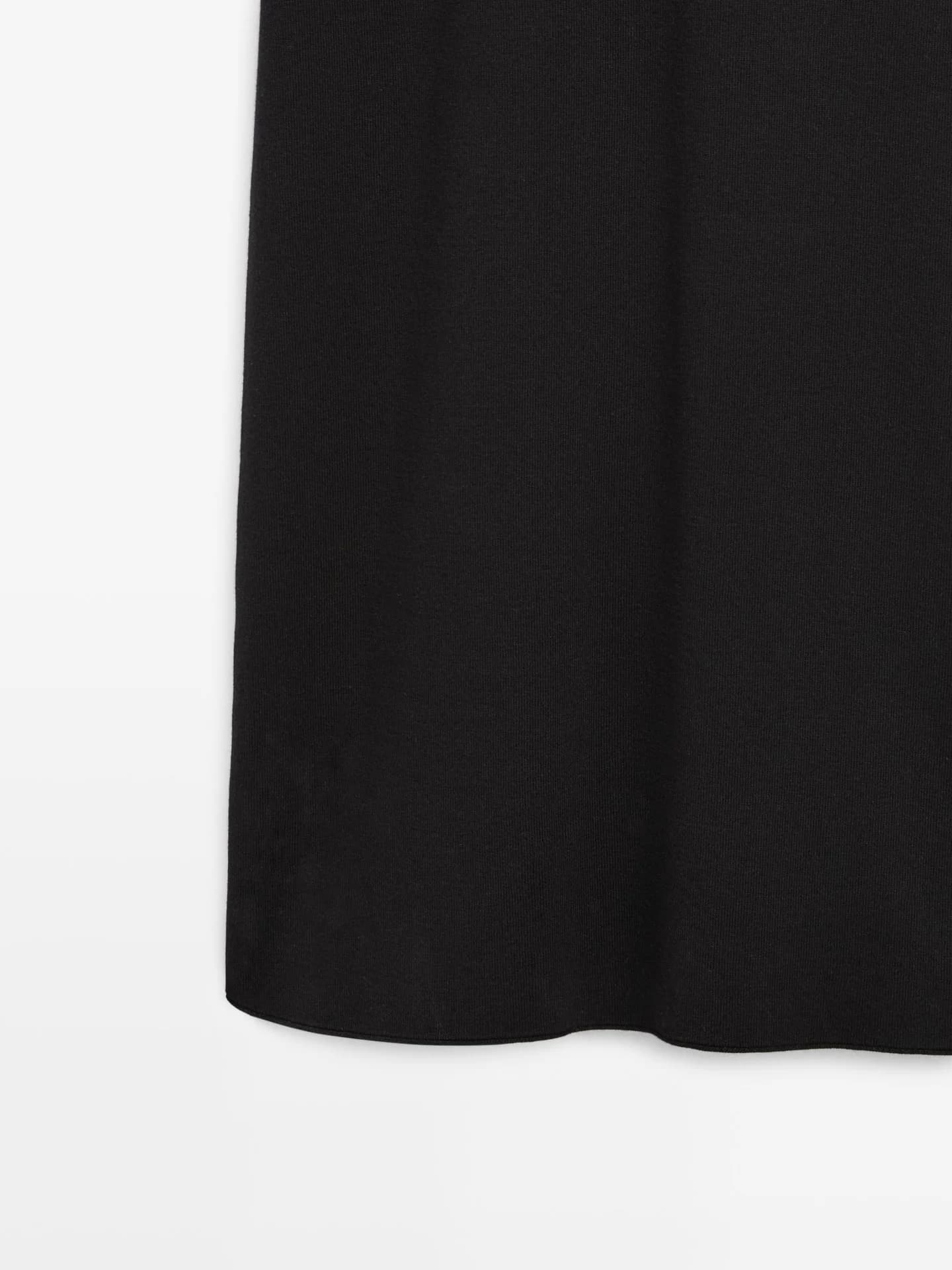 Платье средней длины с деталями на рукавах - фото 7