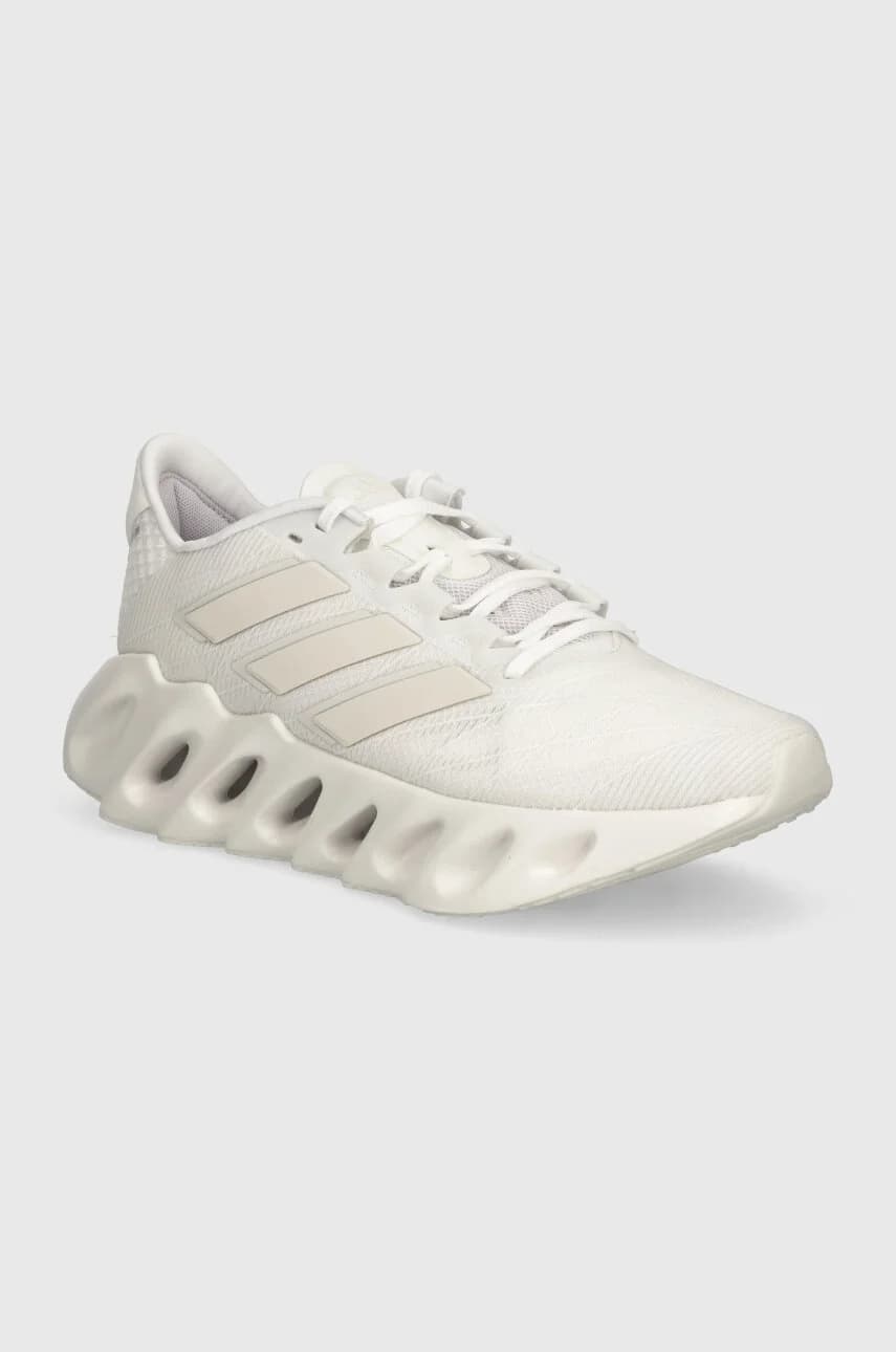 Поменяйте 2 кроссовки