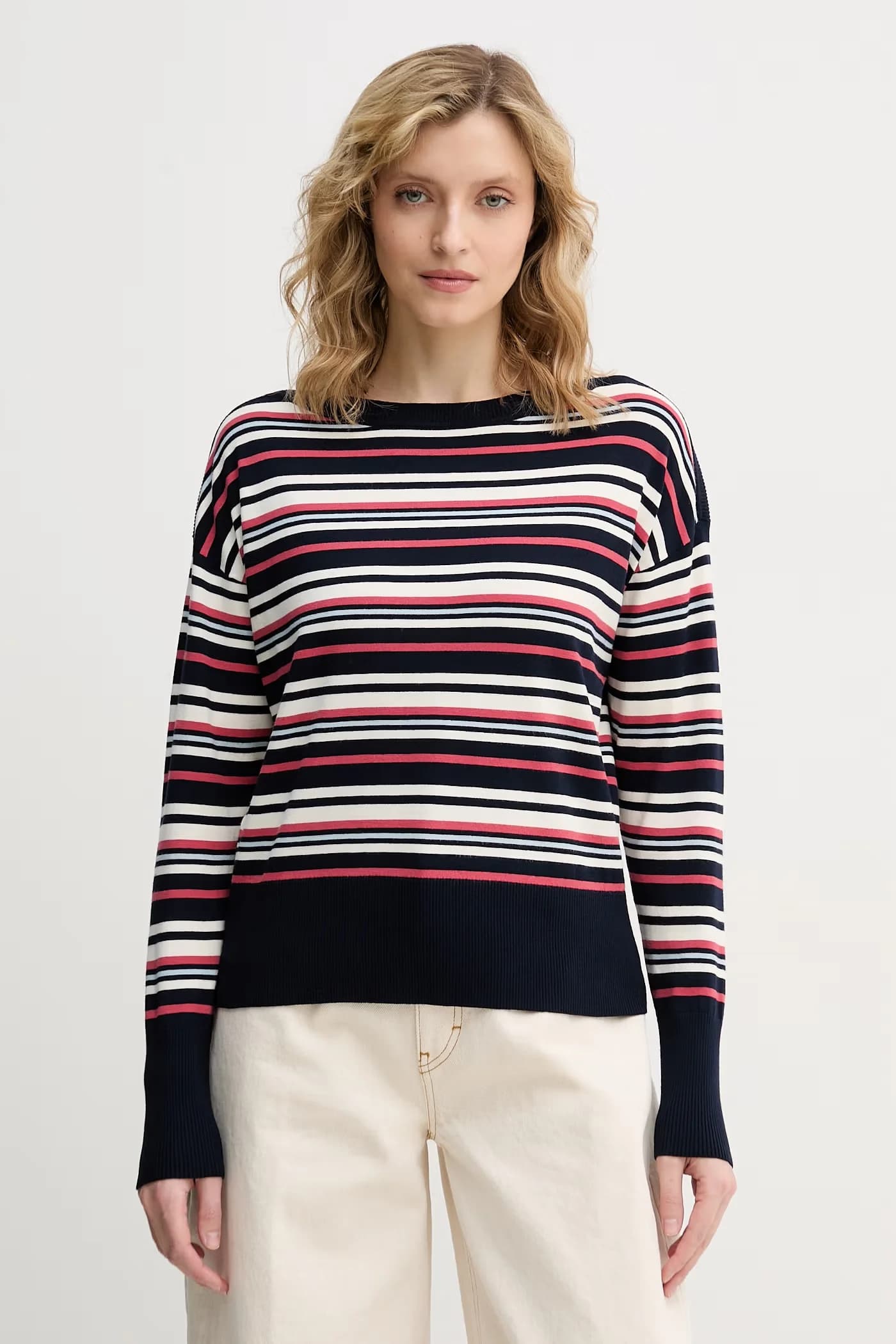 Женский свитер из вискозы