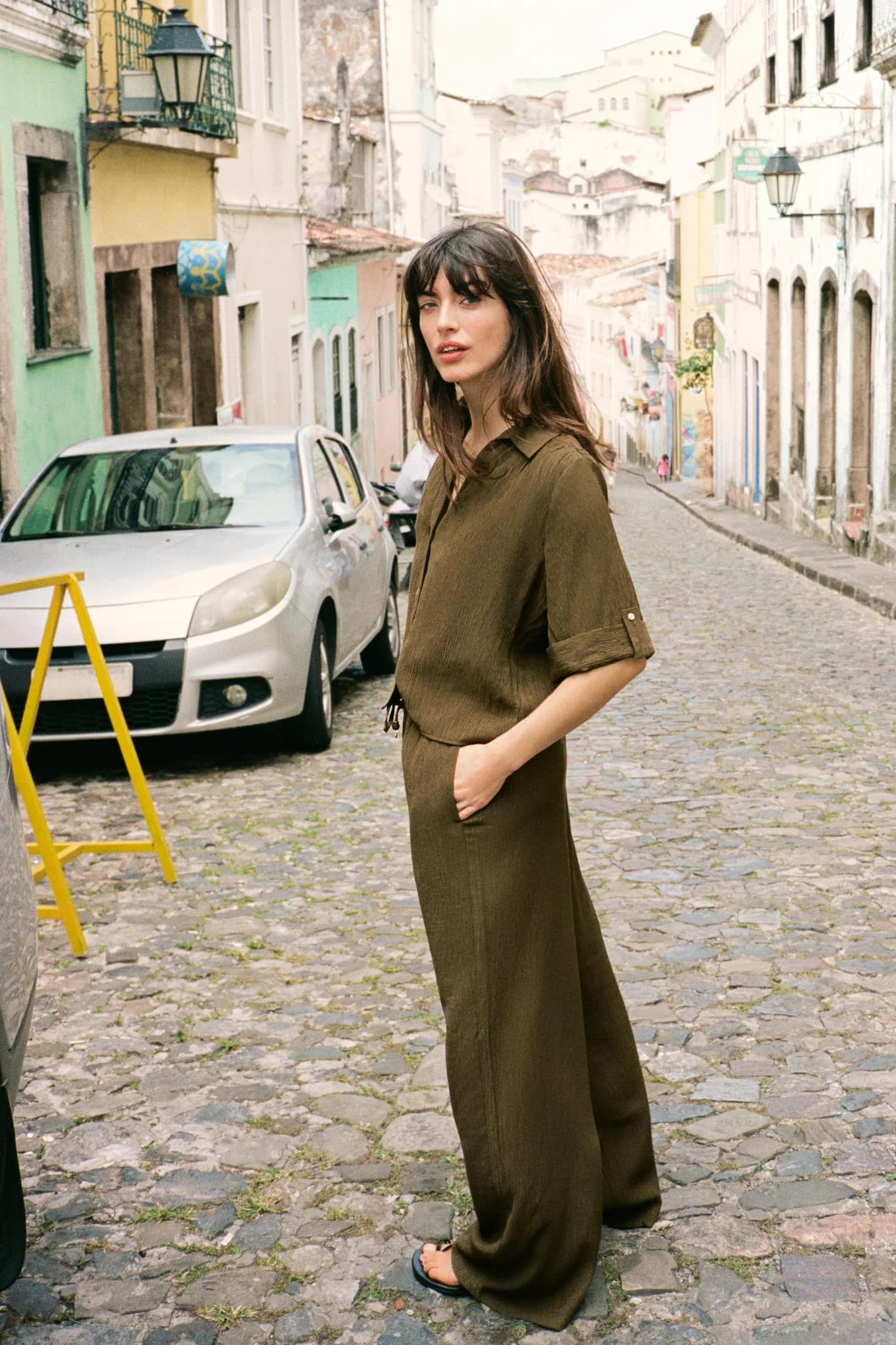 СВОБОДНАЯ РУБАШКА С КОРОТКИМ РУКАВОМ