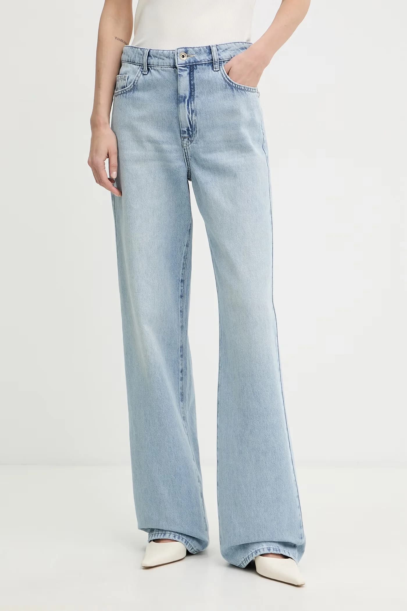 Женские прямые джинсы