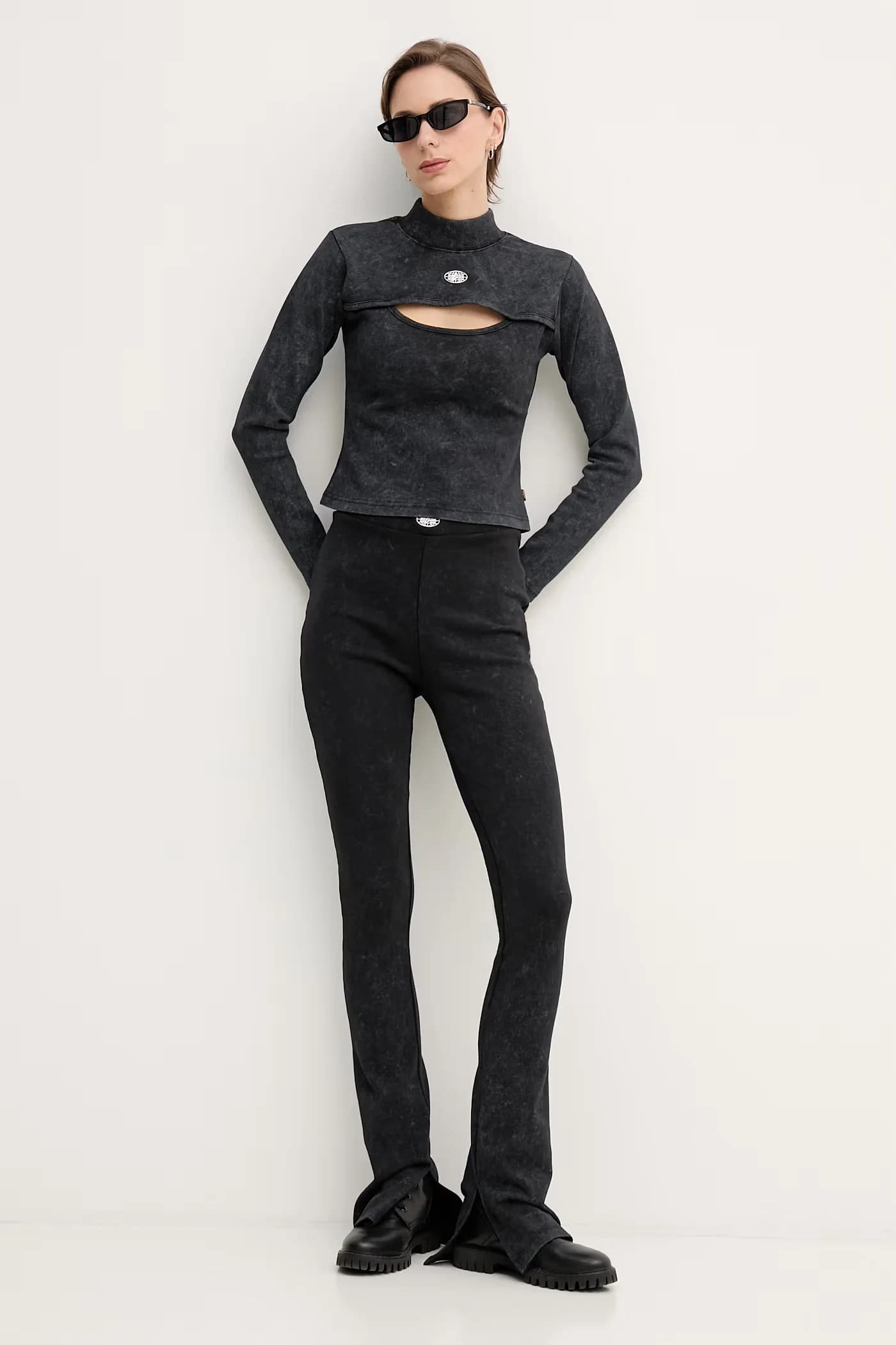 Женский лонгслив из хлопка с эластаном World Cut Out Longsleeve W - фото 2