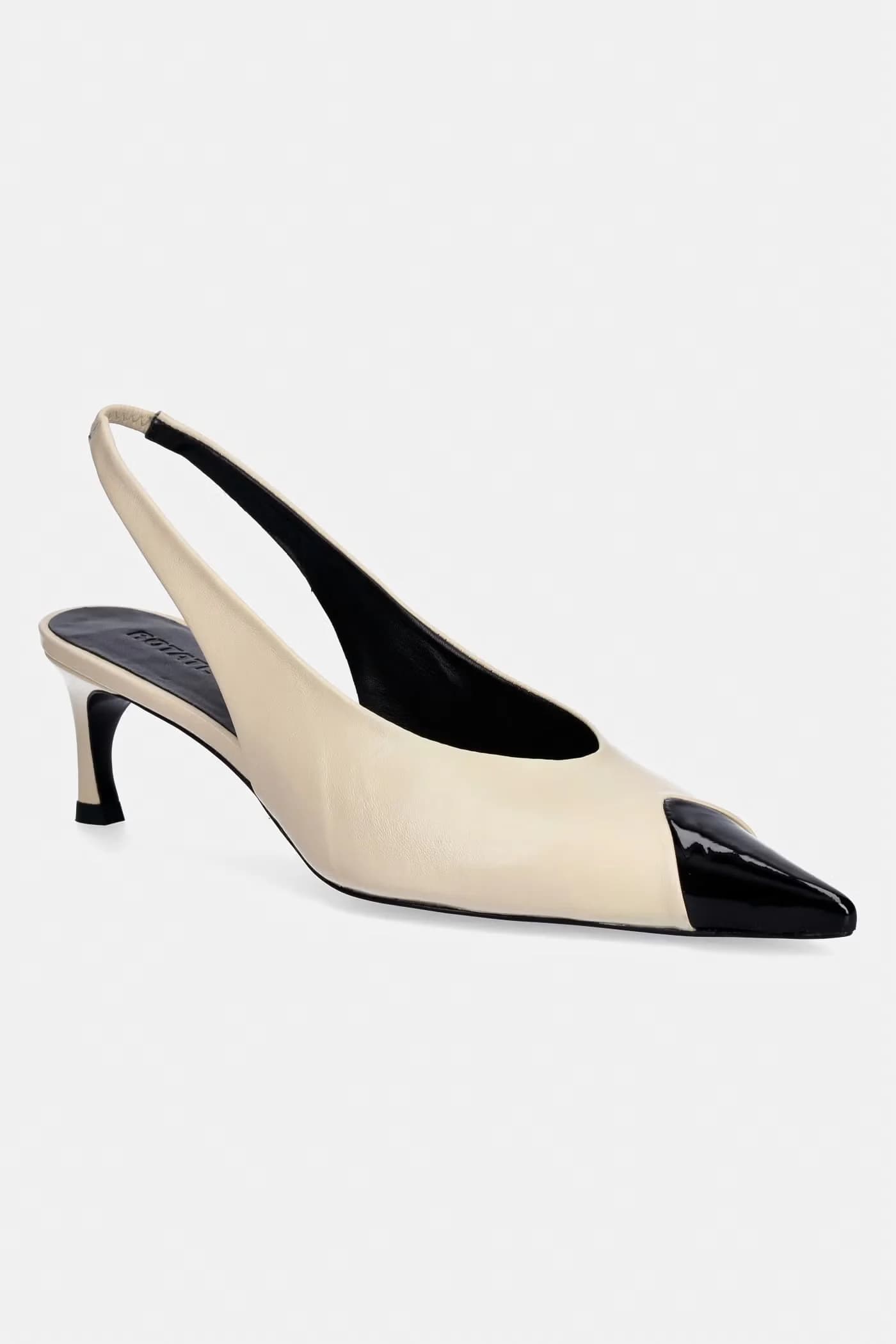 Кожаные туфли на высоком каблуке