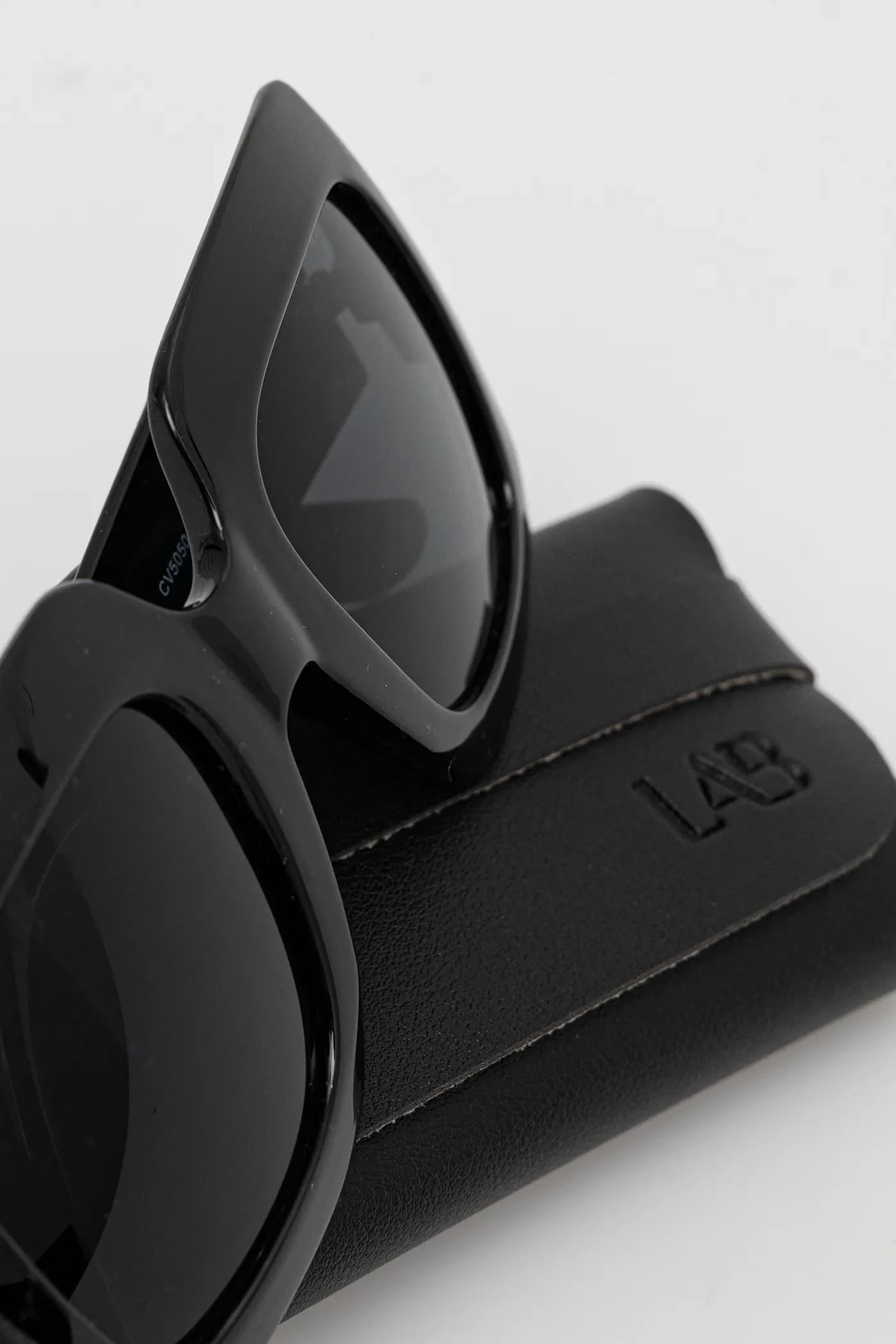 Солнцезащитные очки - фото 3